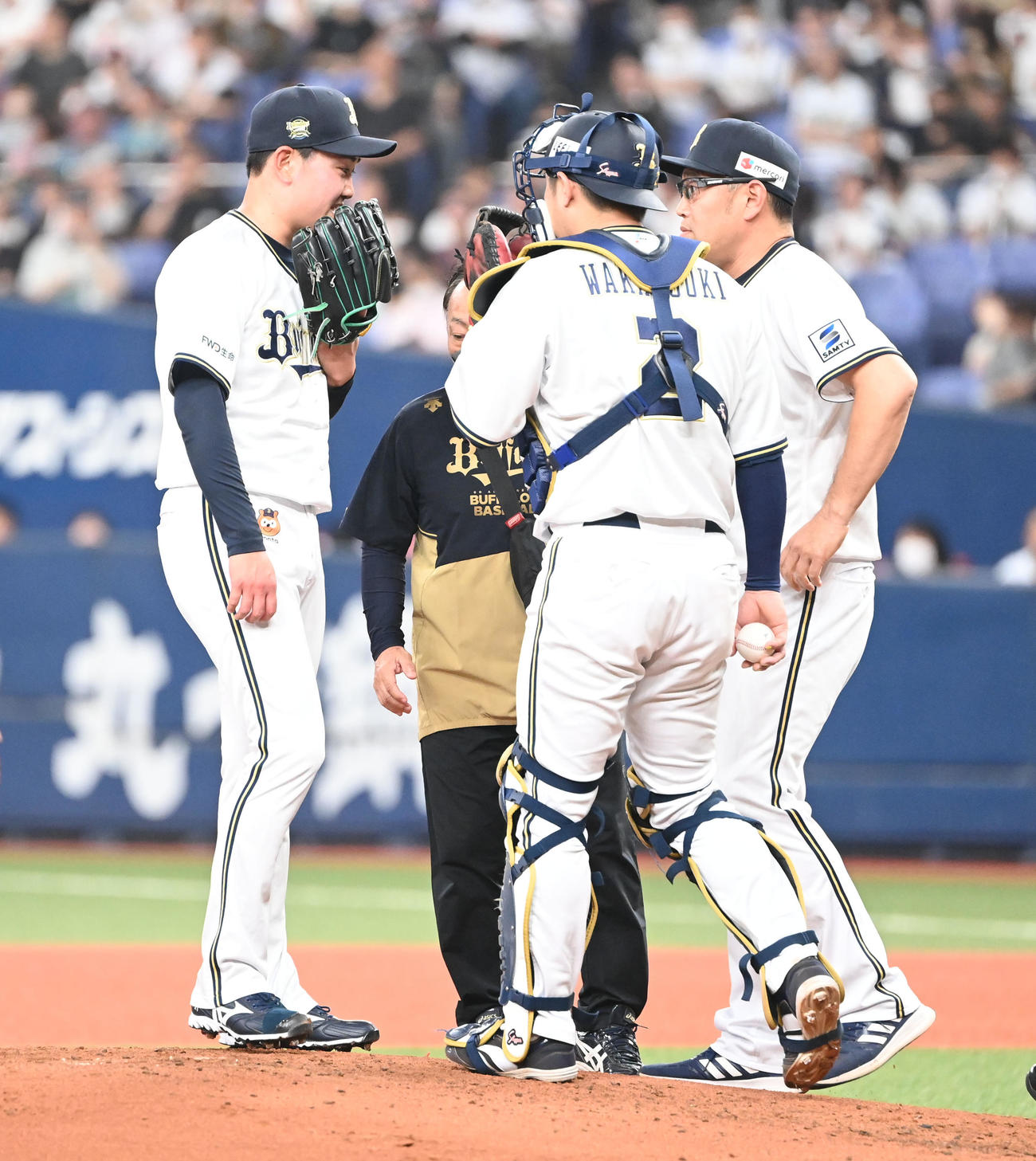 オリックス対日本ハム　2回途中で降板するオリックス竹安（撮影・和賀正仁）