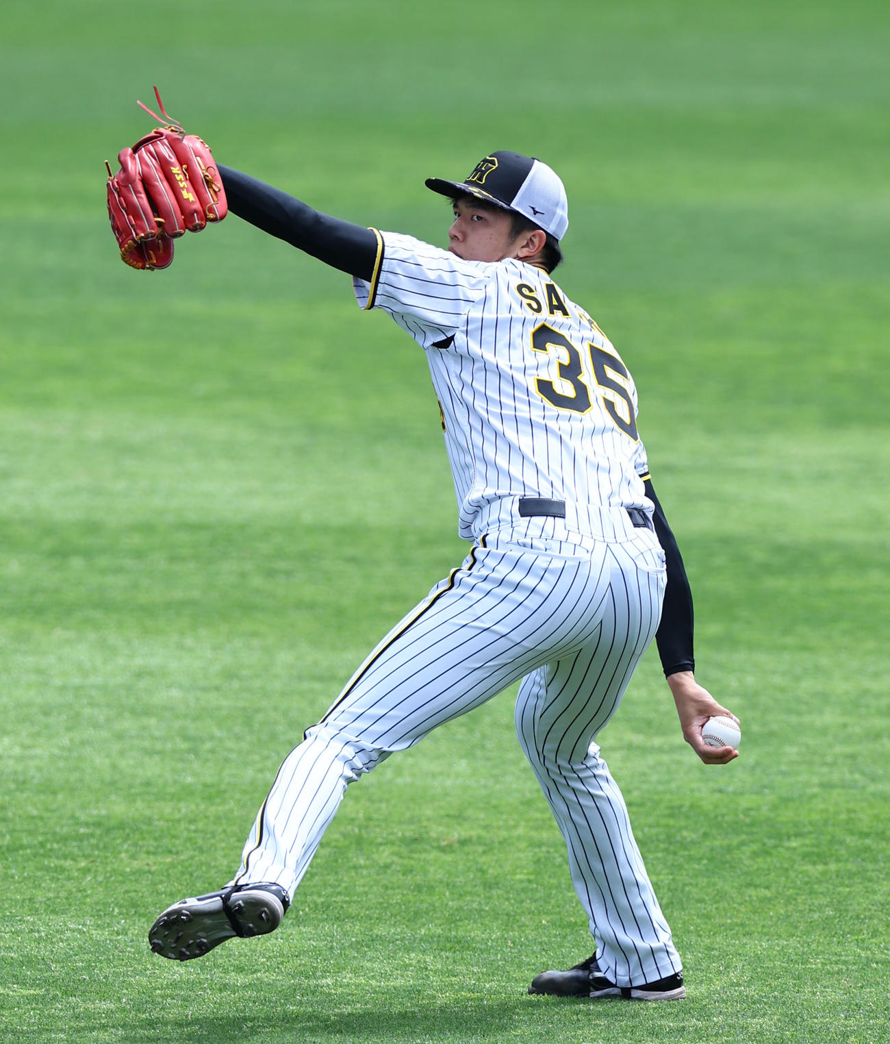阪神対広島　キャッチボールをする阪神才木（撮影・藤尾明華）