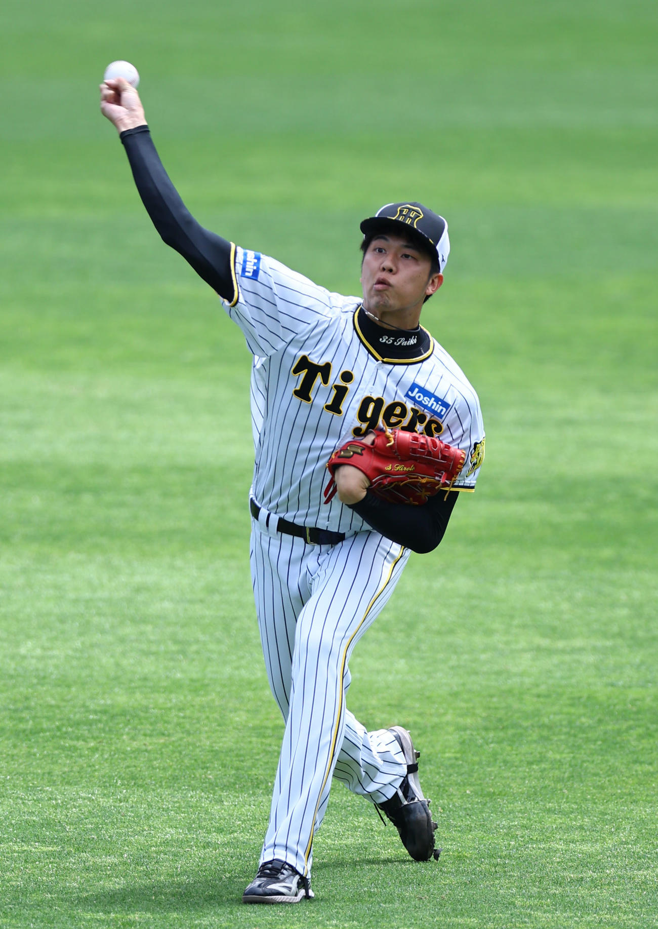 阪神対広島　キャッチボールをする阪神才木（撮影・藤尾明華）