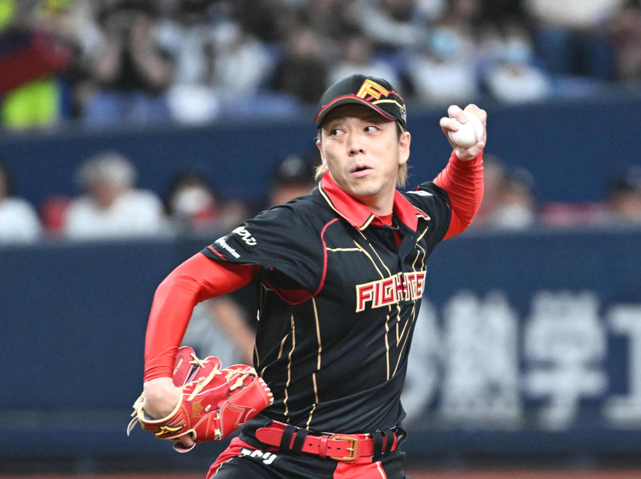 オリックス対日ハム　日ハム5番手で登板しプロ野球新記録の824試合中継ぎ登板を果たした日本ハム宮西（撮影・石井愛子）
