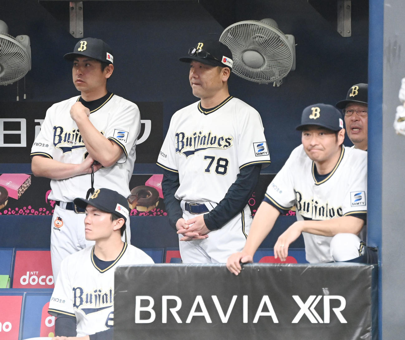 オリックス対日本ハム　ベンチで唇をかむオリックス中嶋監督（撮影・和賀正仁）