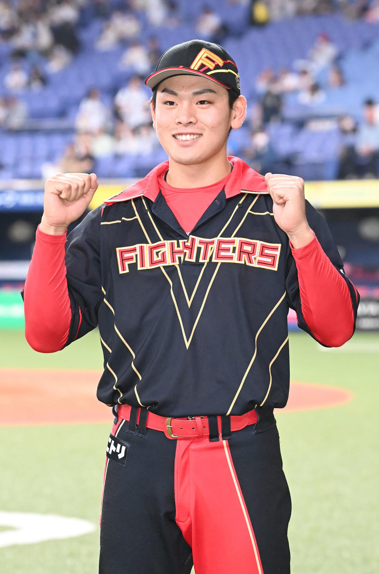 オリックス対日本ハム　日本ハムの勝利に貢献しガッツポーズする野村（撮影・和賀正仁）