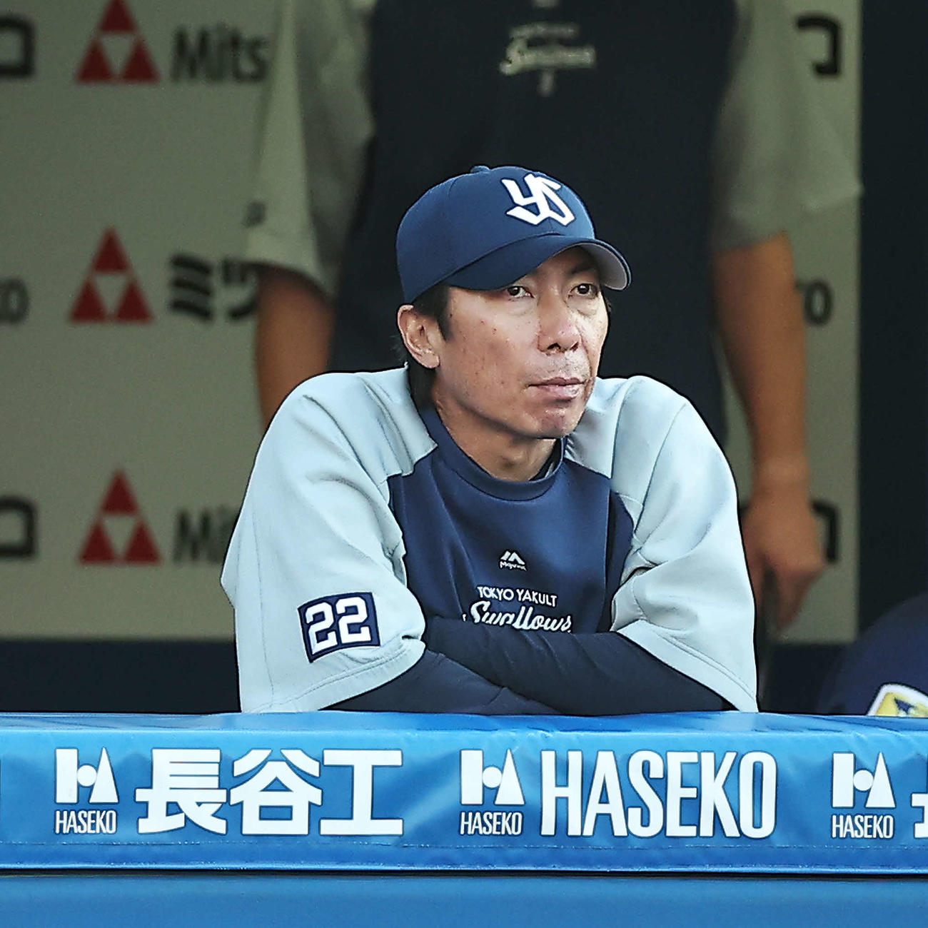 DeNA対ヤクルト　9回表、ベンチから戦況を見守る高津監督（撮影・河田真司）