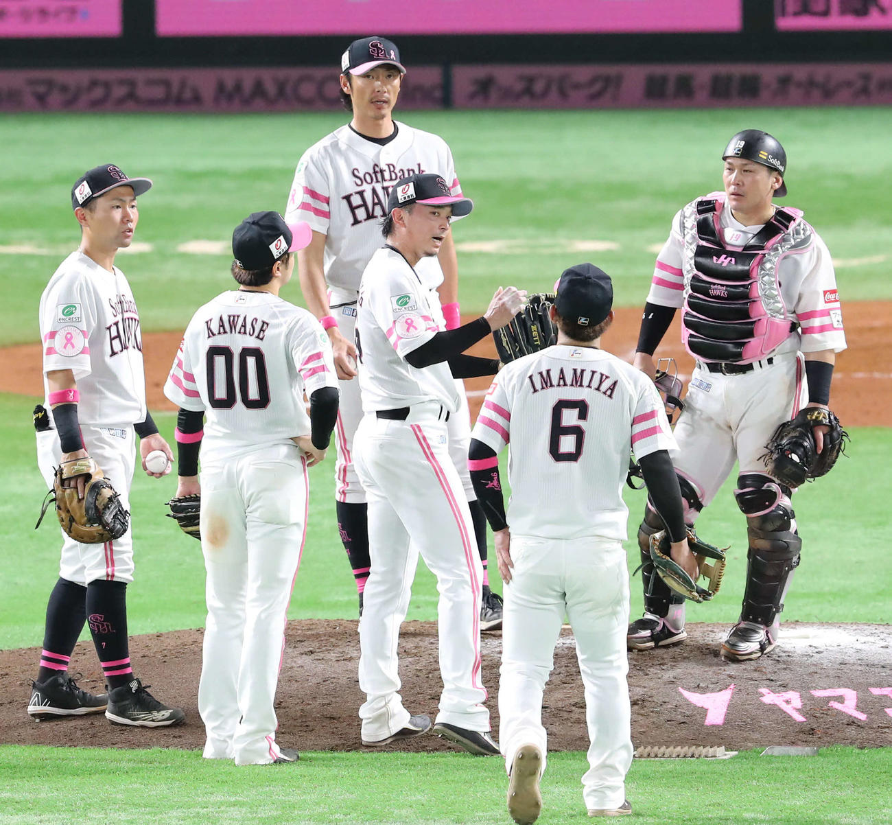 ソフトバンク対西武　8回途中で降板する東浜（撮影・梅根麻紀）
