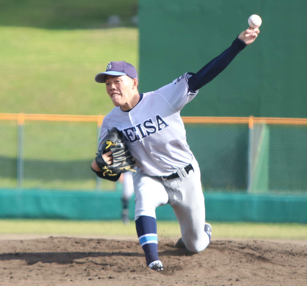 星槎道都大対札幌大　力投する星槎道都大・滝田（撮影・山崎純一）