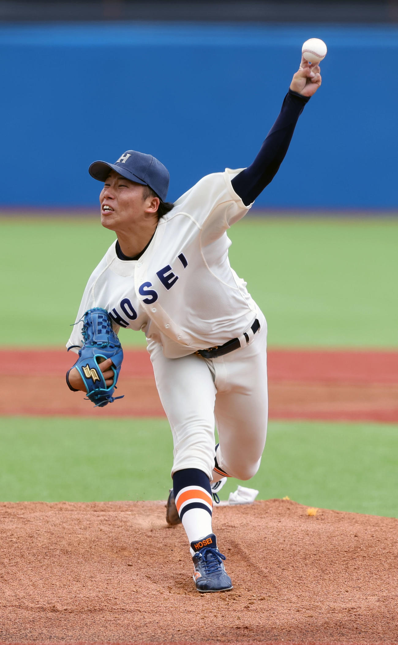 東大対法大　先発の法大・尾崎（撮影・大野祥一）