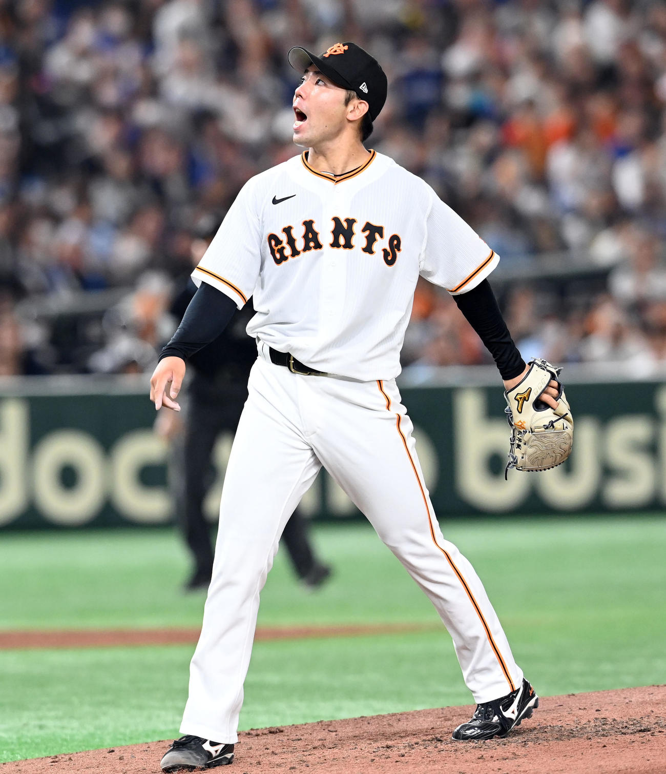 巨人対中日　5回表中日2死一、二塁、代打アルモンテを空振り三振に打ち取った松井颯（撮影・たえ見朱実）