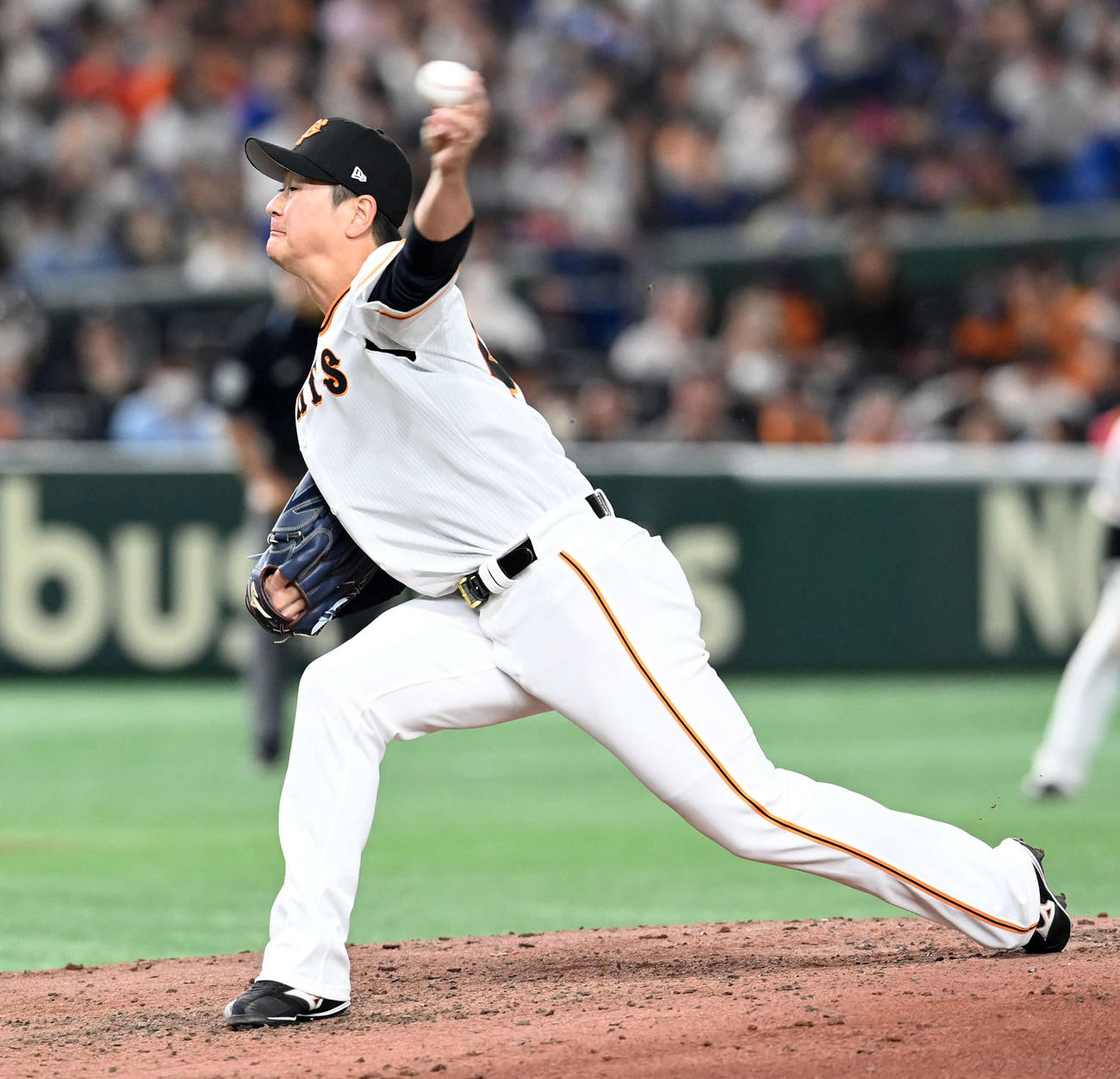 巨人対中日　7回からマウンドに上がった巨人中川（撮影・たえ見朱実）