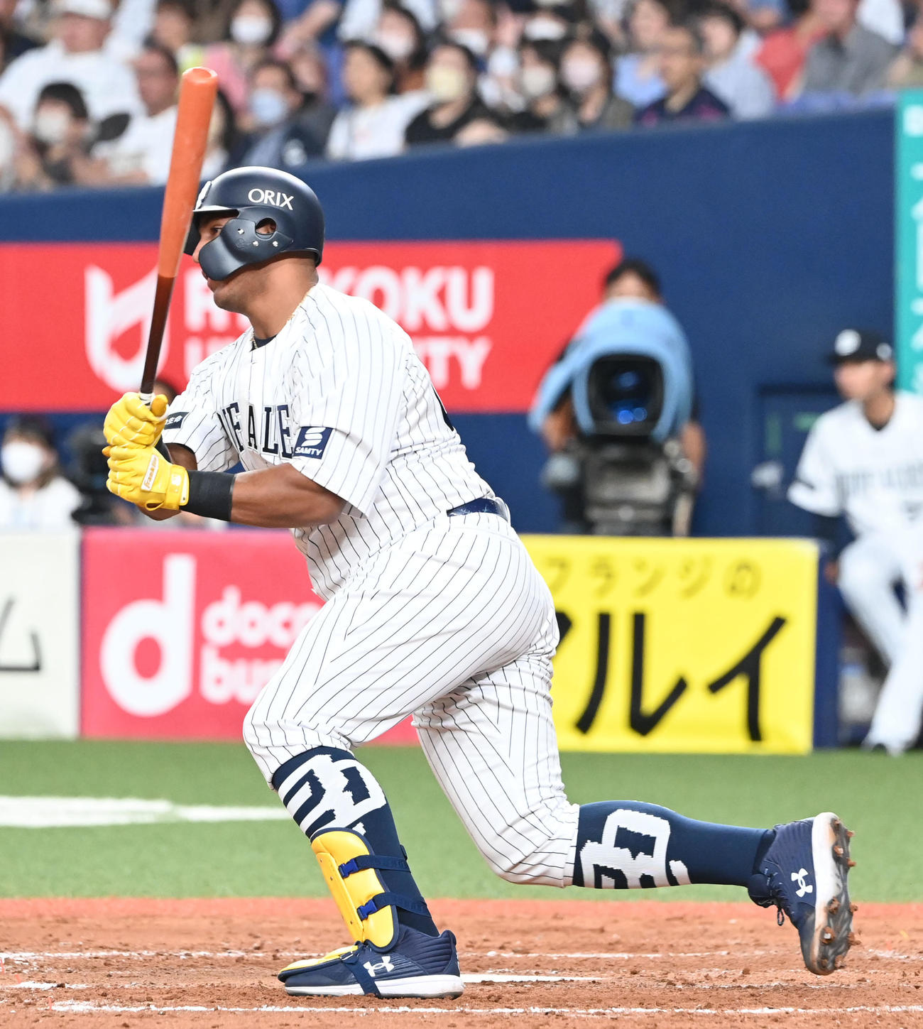 オリックス対日本ハム　5回裏オリックス無死二、三塁、左前適時打を放つセデーニョ（撮影・和賀正仁）