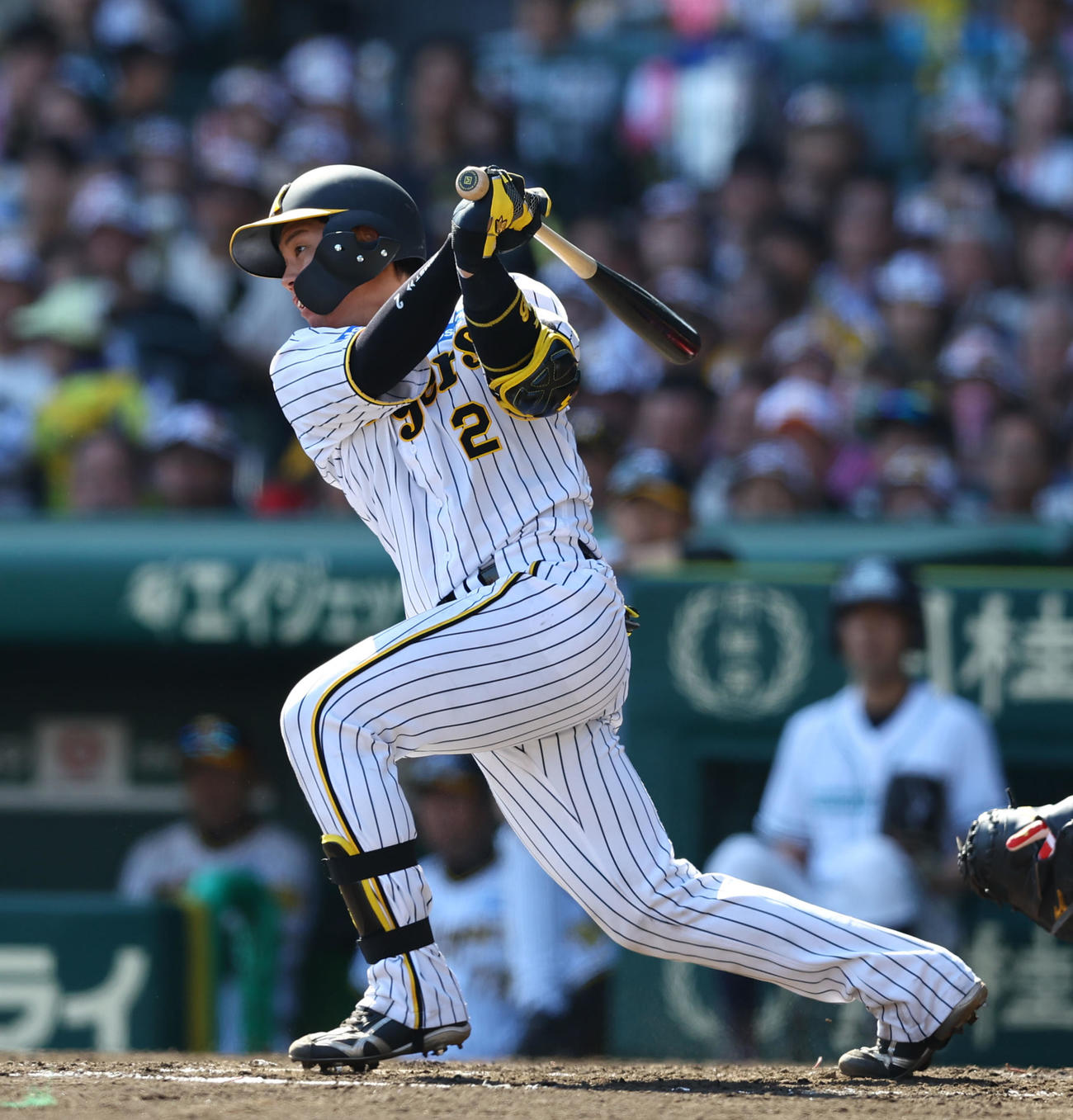 阪神対広島　4回裏阪神2死一、二塁、梅野が中前に適時打を放つ（撮影・藤尾明華）