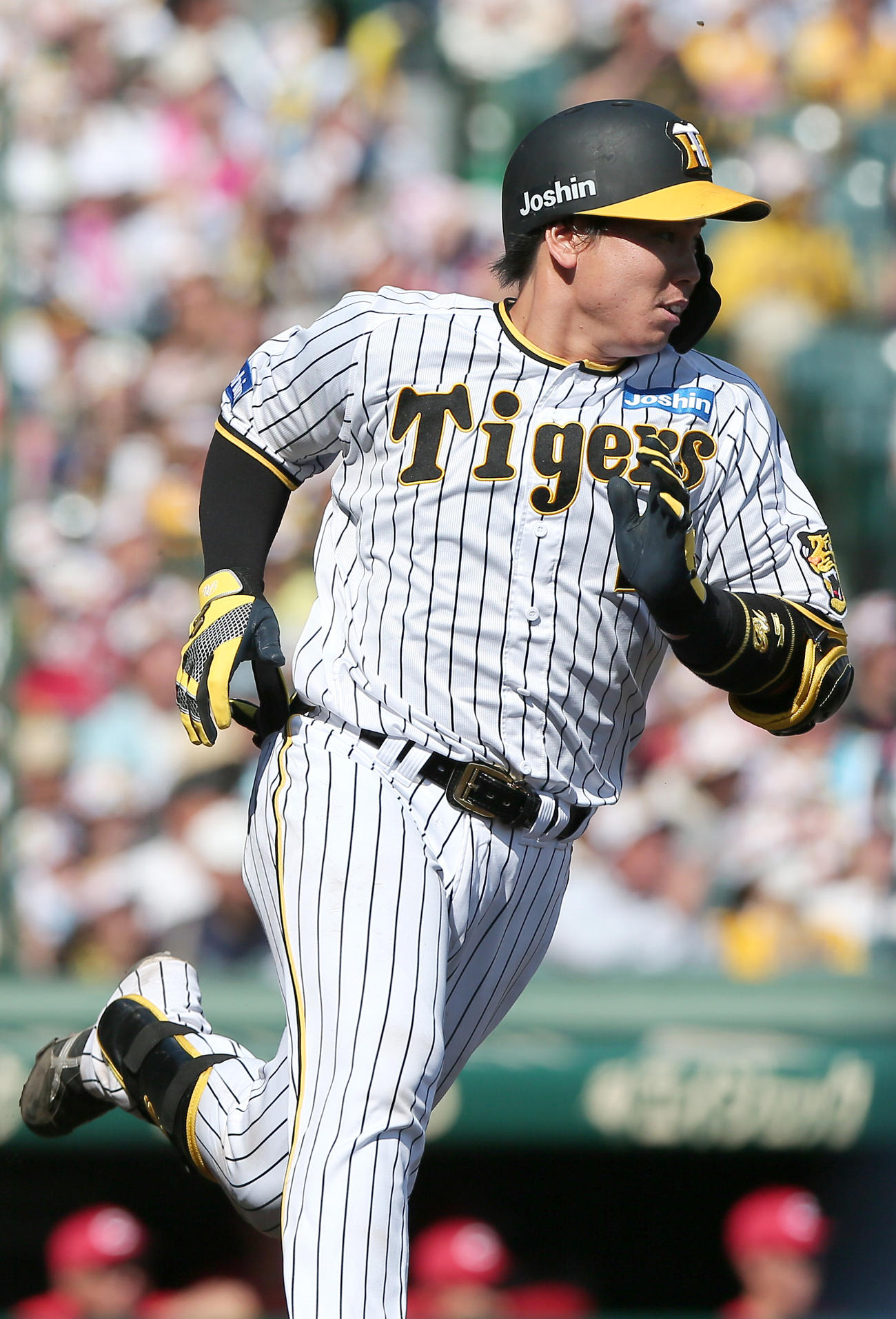 阪神対広島　4回裏阪神2死一、二塁、梅野は中前適時打を放つ（撮影・上山淳一）