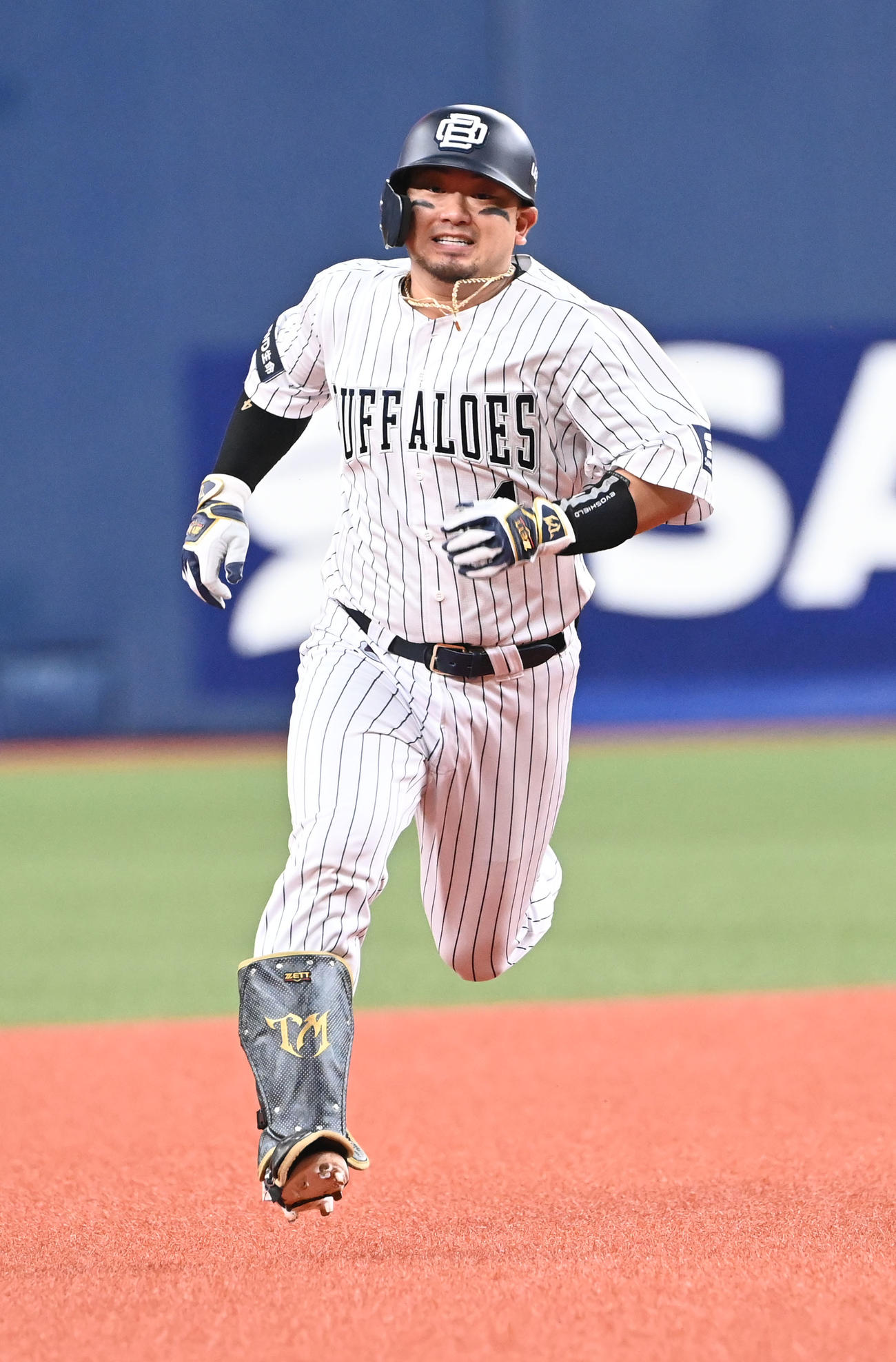 オリックス対日本ハム　3回裏オリックス1死二塁、左中間に適時三塁打を放つ森（撮影・和賀正仁）