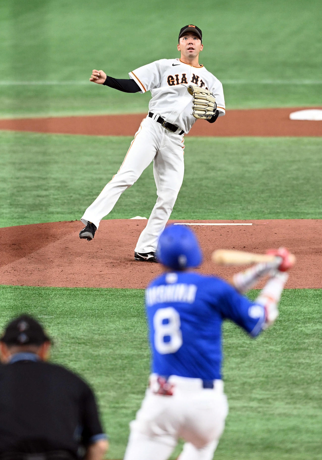 巨人対中日　1回表中日1死、大島を中飛に打ち取る巨人の先発松井颯（撮影・たえ見朱実）