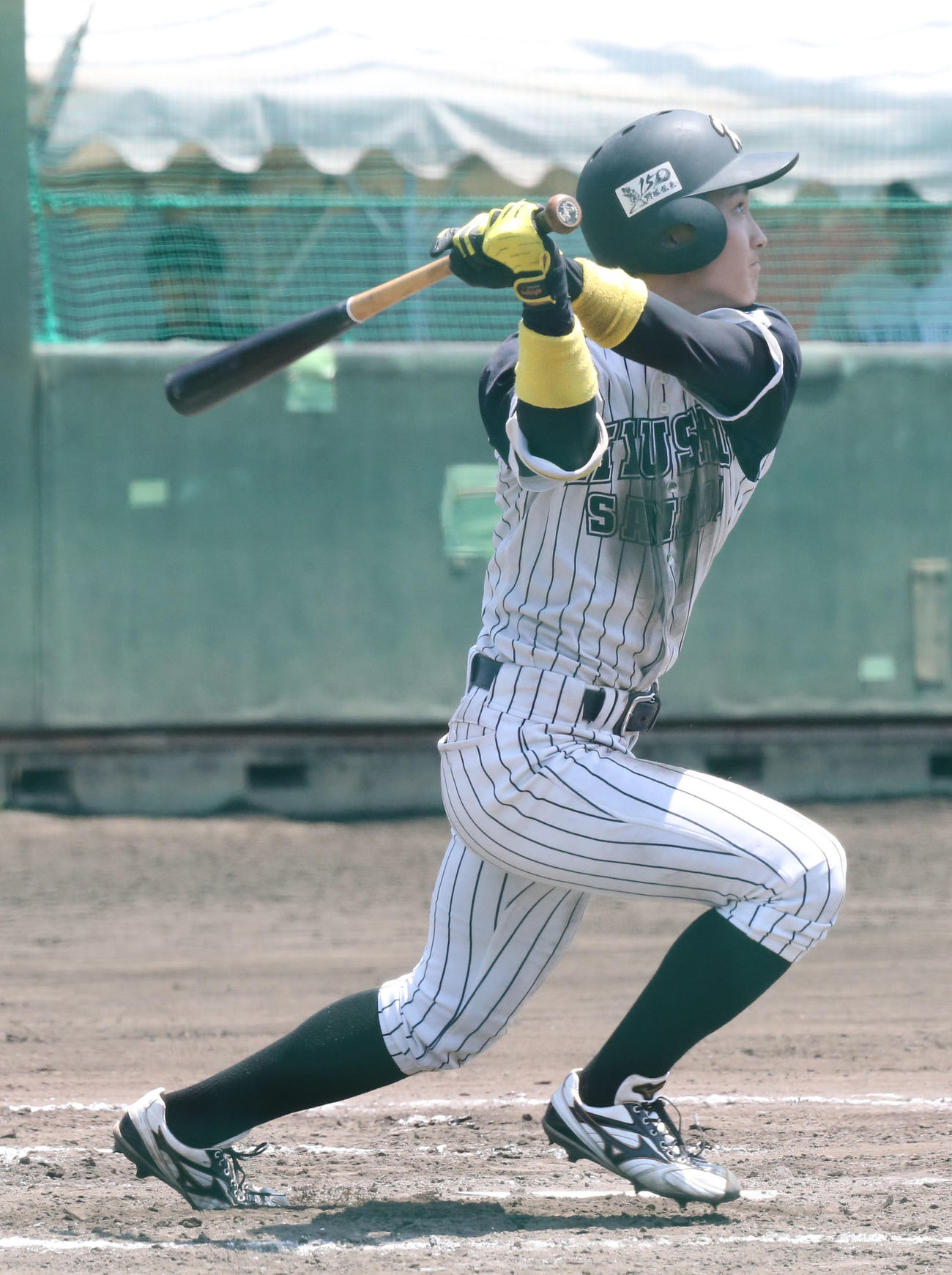 第52回福岡六大学野球春季リーグ　九共大対九産大　7回裏九産大2死一、二塁、浦田は同点となる中越適時二塁打を放つ（撮影・冨田成美）