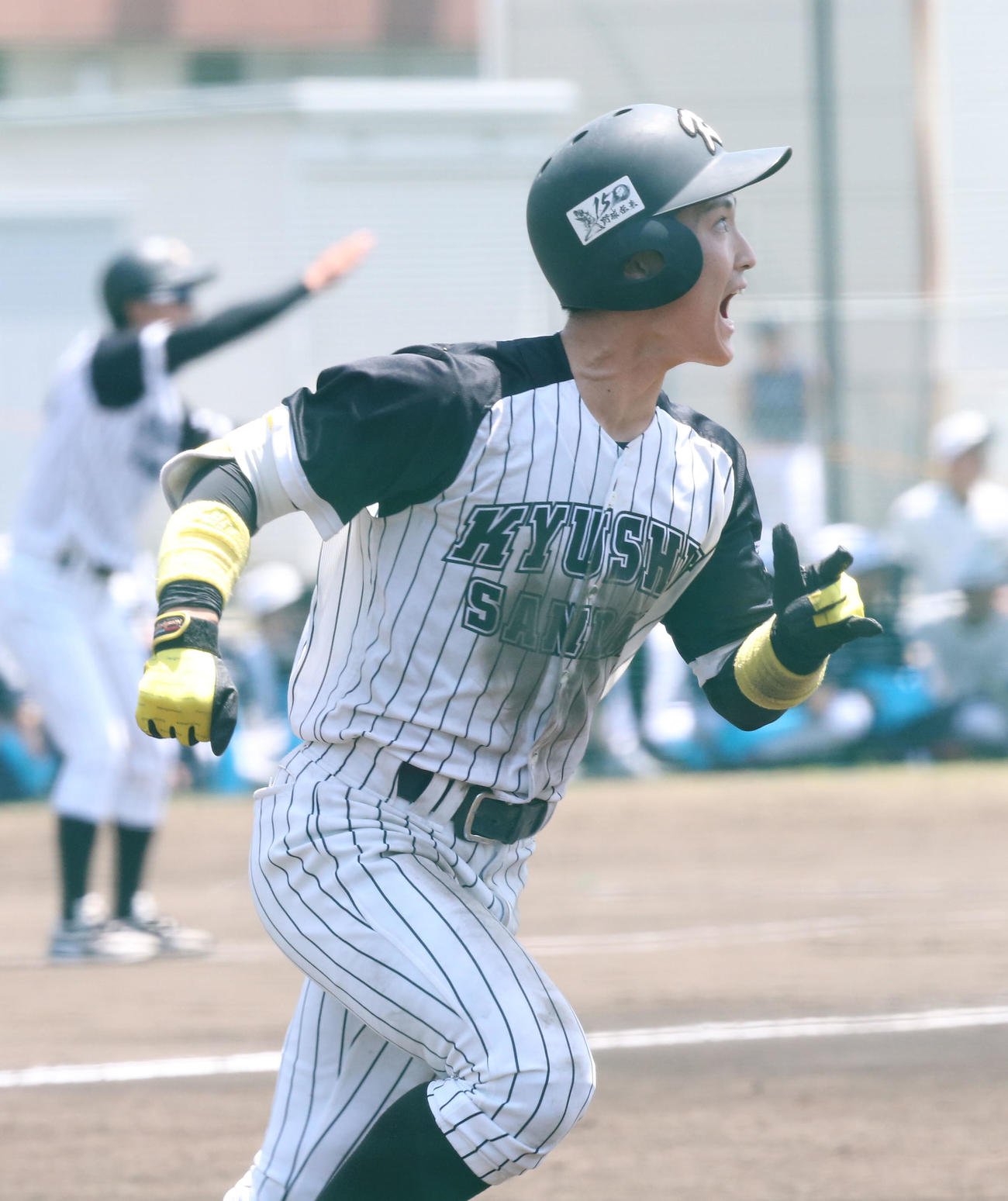第52回福岡六大学野球春季リーグ　九共大対九産大　7回裏九産大2死一、二塁、浦田は同点となる中越適時二塁打を放つ（撮影・冨田成美）