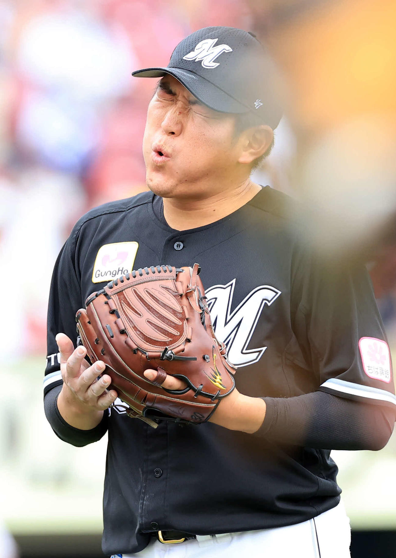楽天対ロッテ　4回裏楽天2死三塁、安田を三振に仕留め、ほっとした表情で息をつく広畑（撮影・浅見桂子）