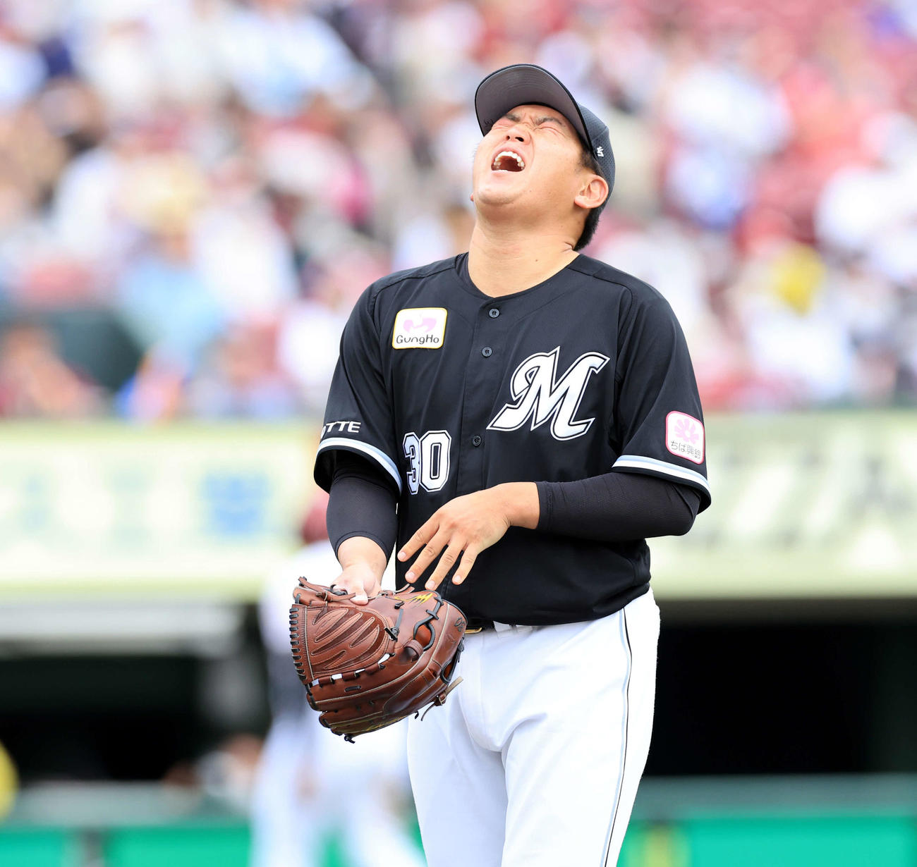 楽天対ロッテ　4回裏楽天2死三塁、安田を三振に仕留め、雄たけびを上げながら天を仰ぐ広畑（撮影・浅見桂子）