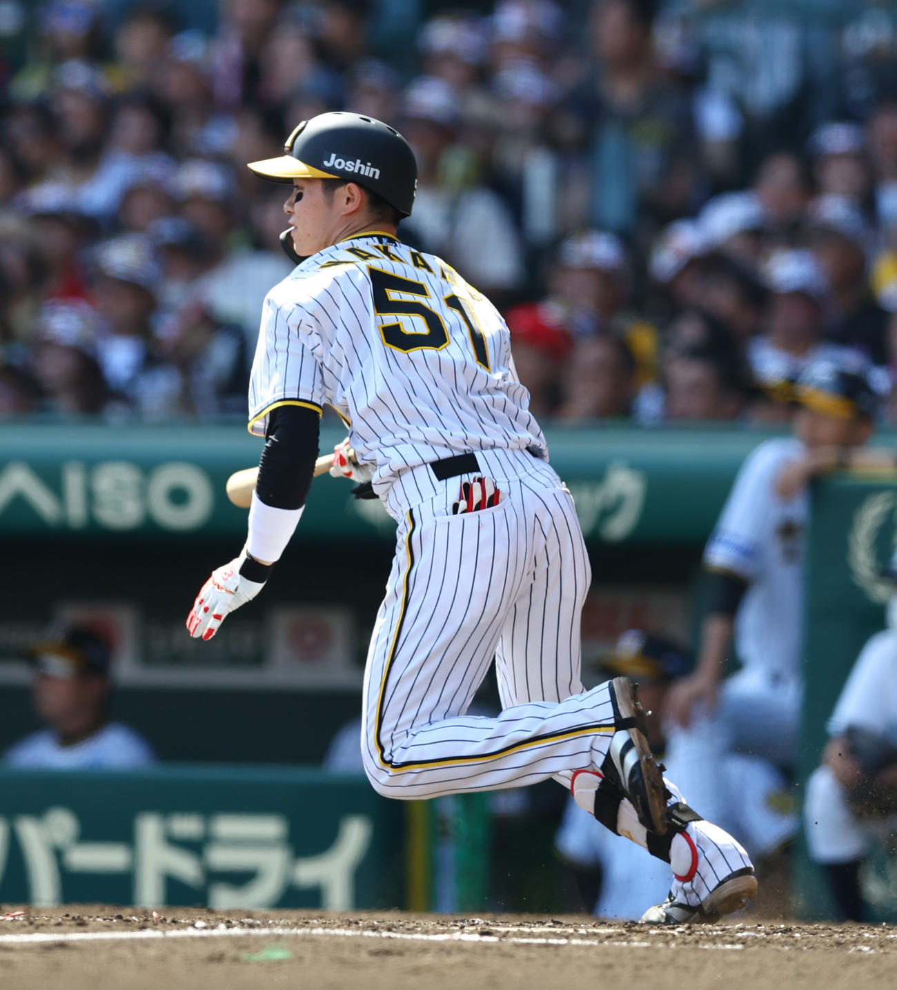 阪神対広島　2回裏阪神2死二塁、中野が右前に先制打を放つ（撮影・藤尾明華）