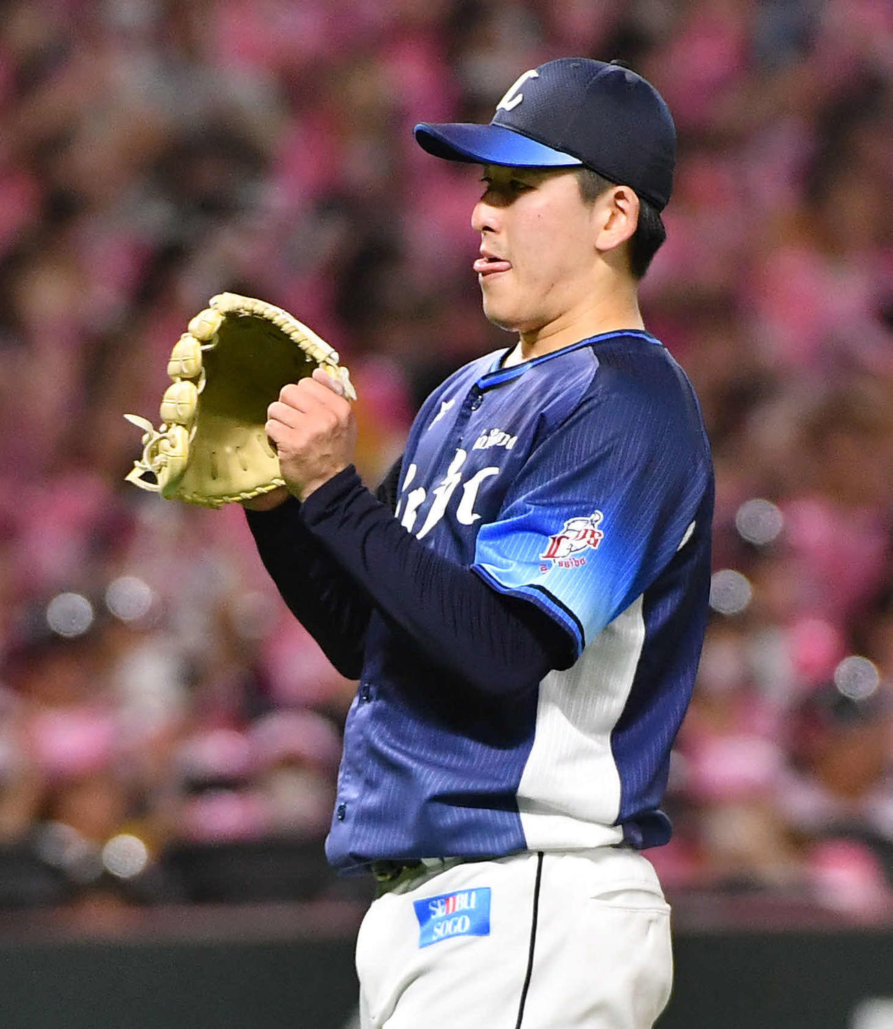 ソフトバンク対西武　2回裏ソフトバンク2死三塁、甲斐に先制の左前適時打を打たれ、悔しそうに舌を出す隅田（撮影・岩下翔太）