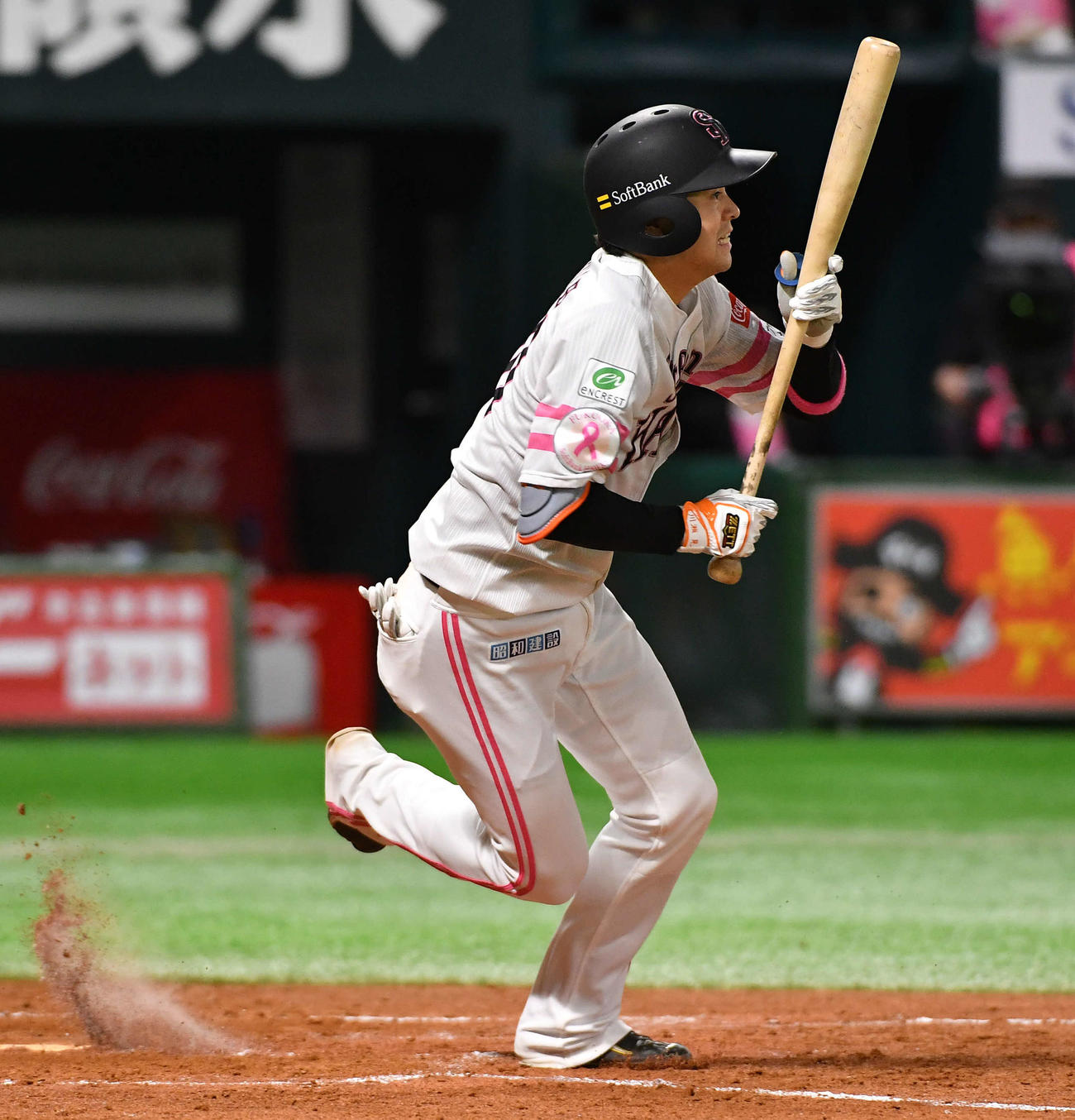ソフトバンク対西武　5回裏ソフトバンク2死満塁、川瀬は二塁へのセーフティ－スクイズに成功する（撮影・岩下翔太）