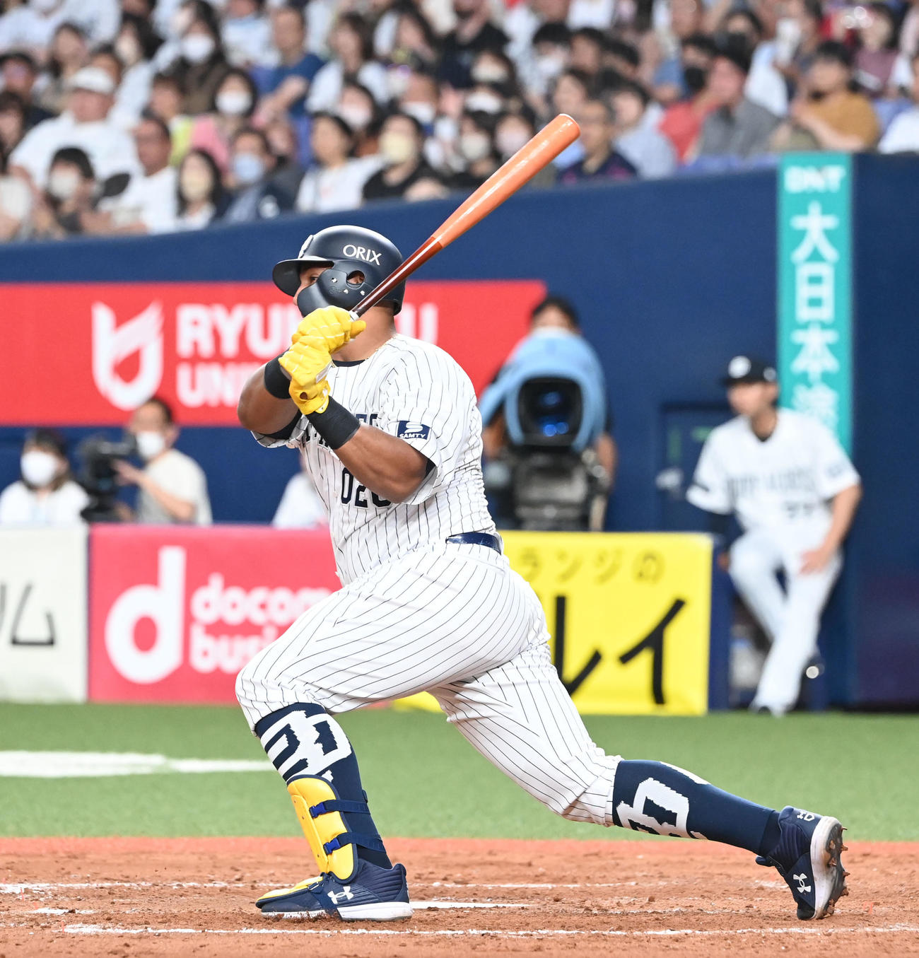 オリックス対日本ハム　5回裏オリックス無死二、三塁、左前適時打を放つセデーニョ（撮影・和賀正仁）