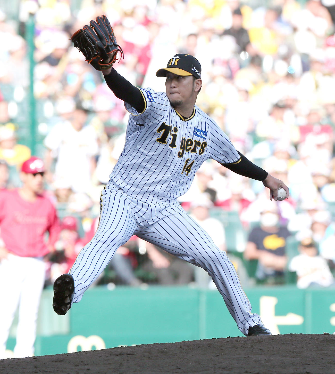 阪神対広島　8回、阪神3番手で登板の岩貞（撮影・上山淳一）