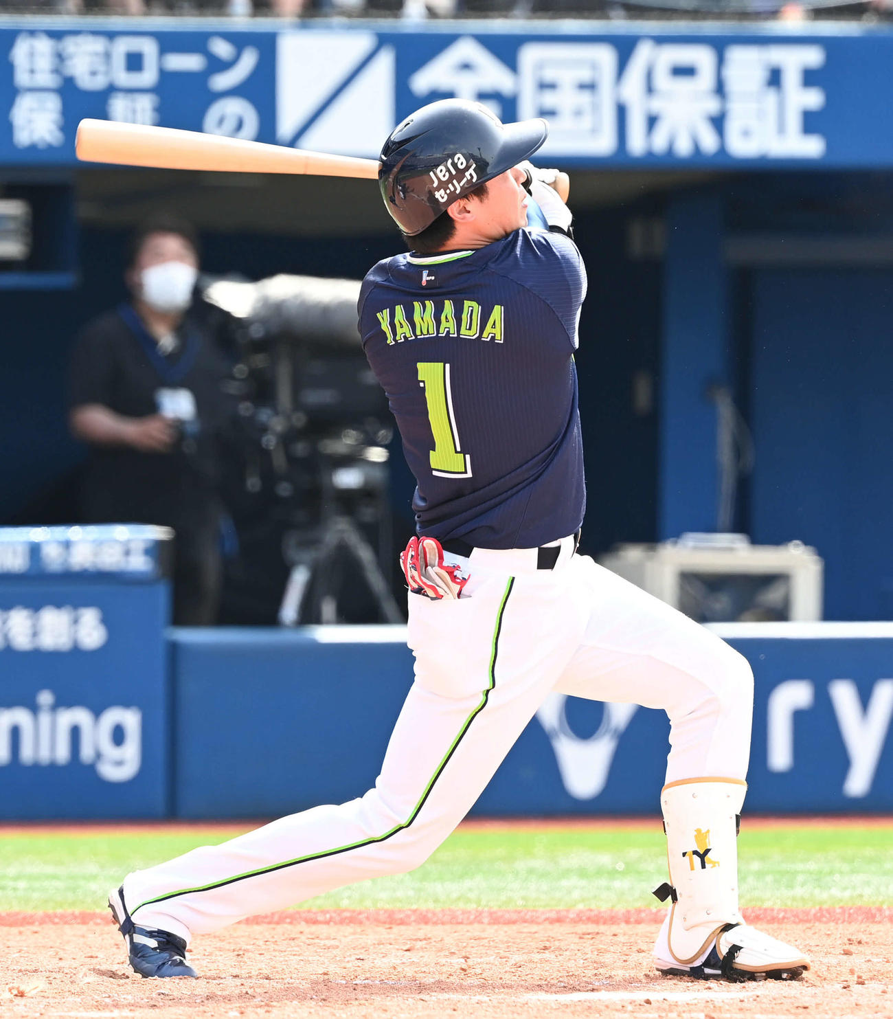 DeNA対ヤクルト　4回表ヤクルト無死、山田は左越えソロ本塁打を放つ（撮影・山崎安昭）