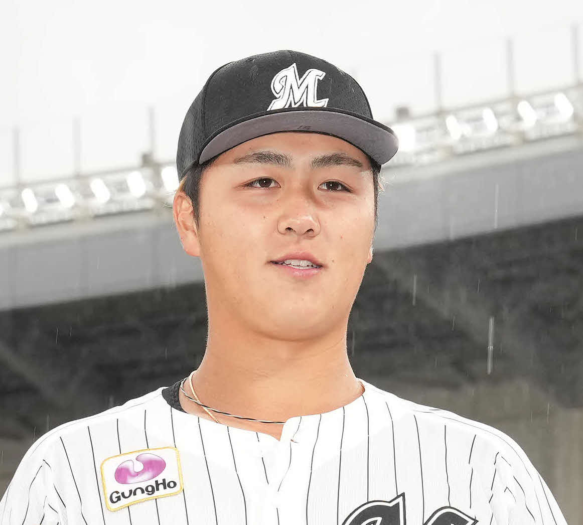 ロッテ山口航輝（2023年4月撮影）
