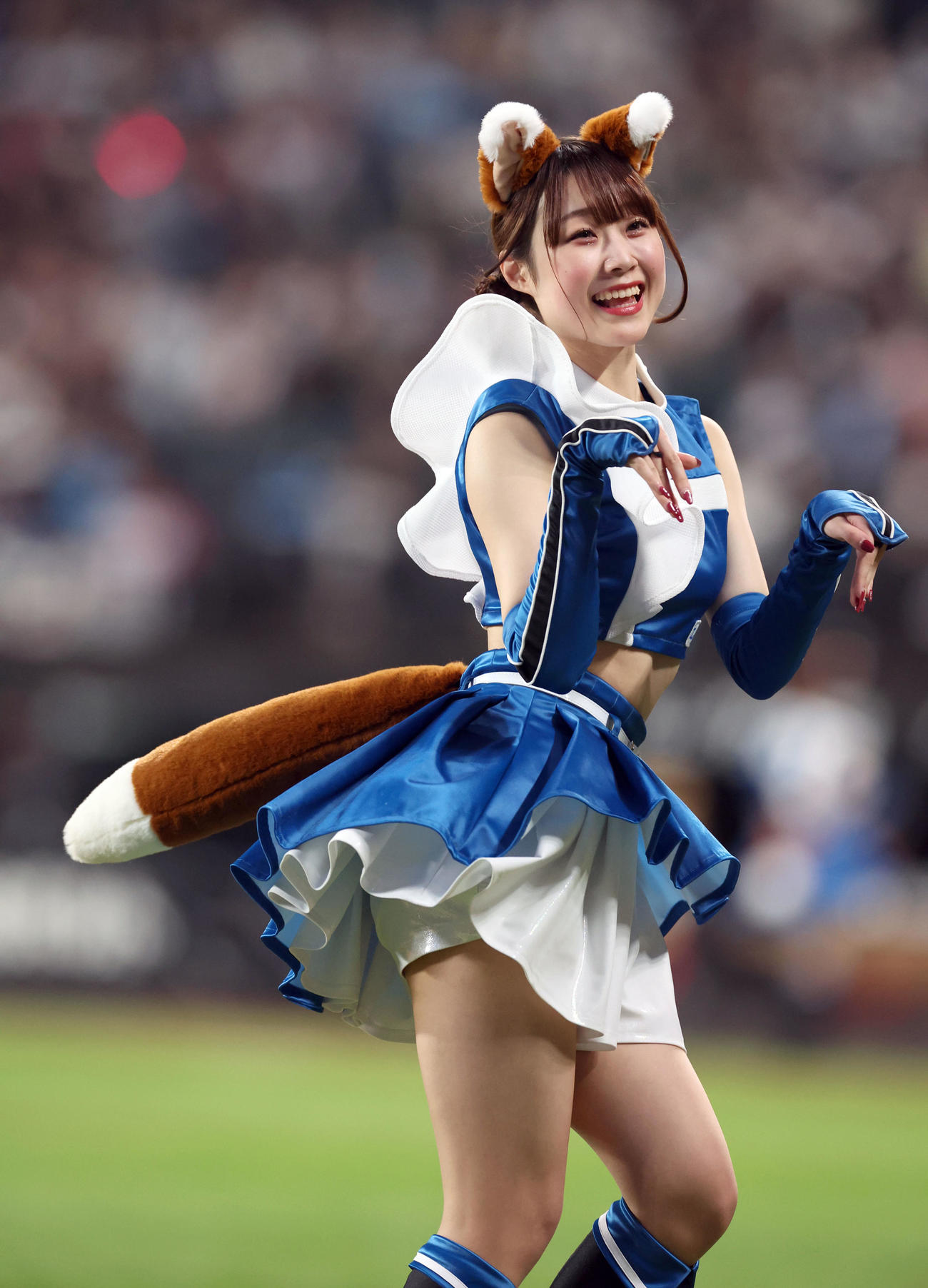 「きつねダンス」を踊るファイターズガールの大野未侑さん（2023年5月17日撮影）
