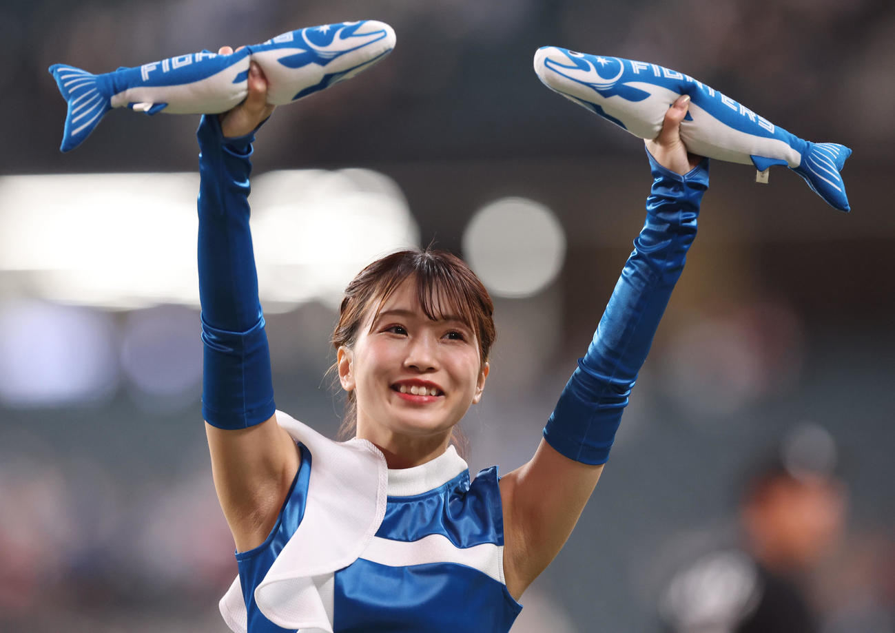 日本ハム対ロッテ　踊るファイターズガールの大西真帆さん（2023年4月18日撮影）
