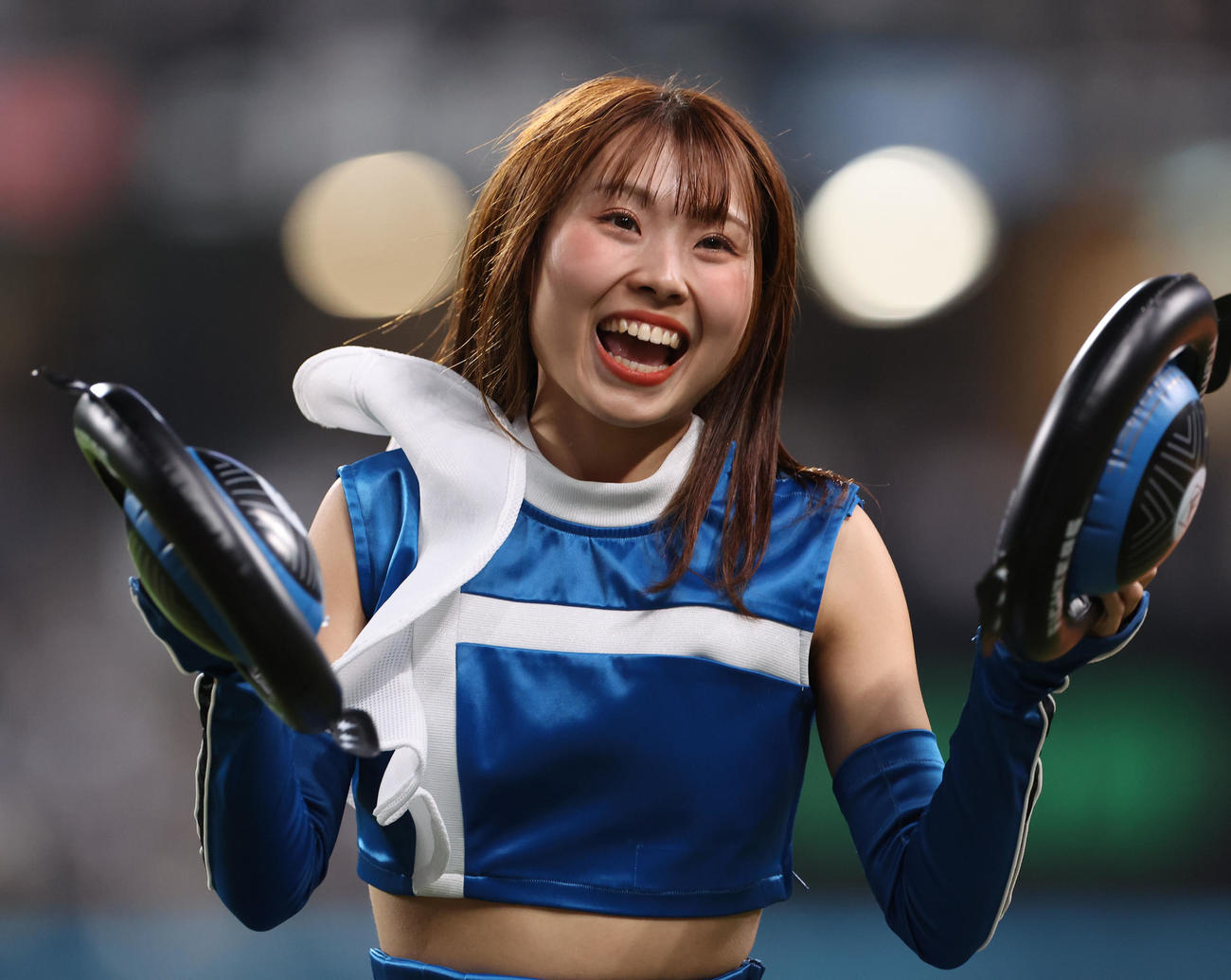 「ジンギスカンダンス」を踊るファイターズガールの上村優菜さん（2023年4月25日撮影）