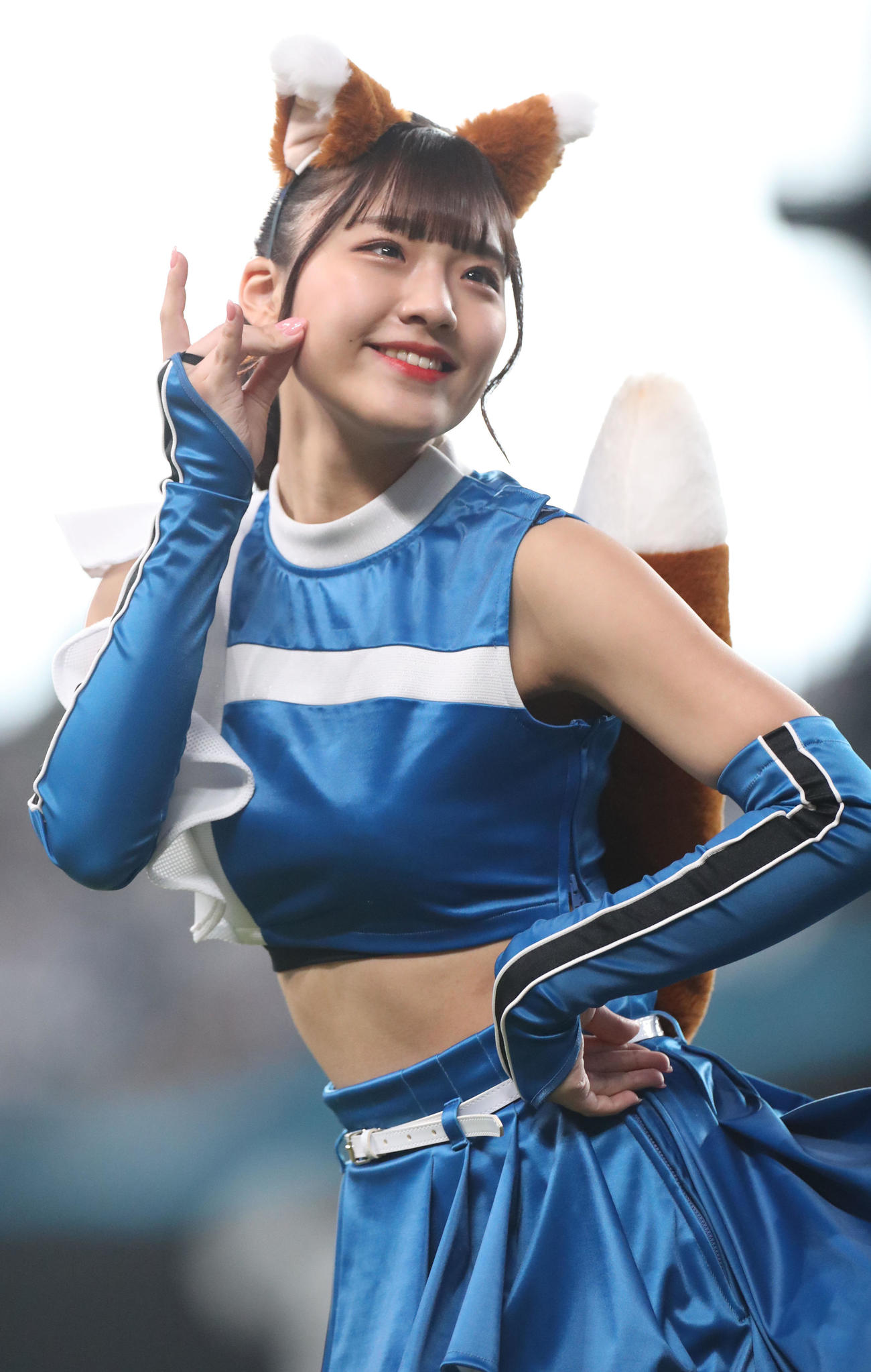 「きつねダンス」を踊るファイターズガールの工藤彩音さん（2023年4月15日撮影）
