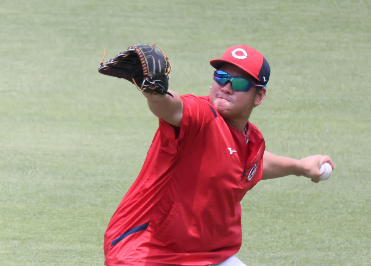 広島投手指名練習　キャッチボールをする戸根（撮影・加藤孝規）