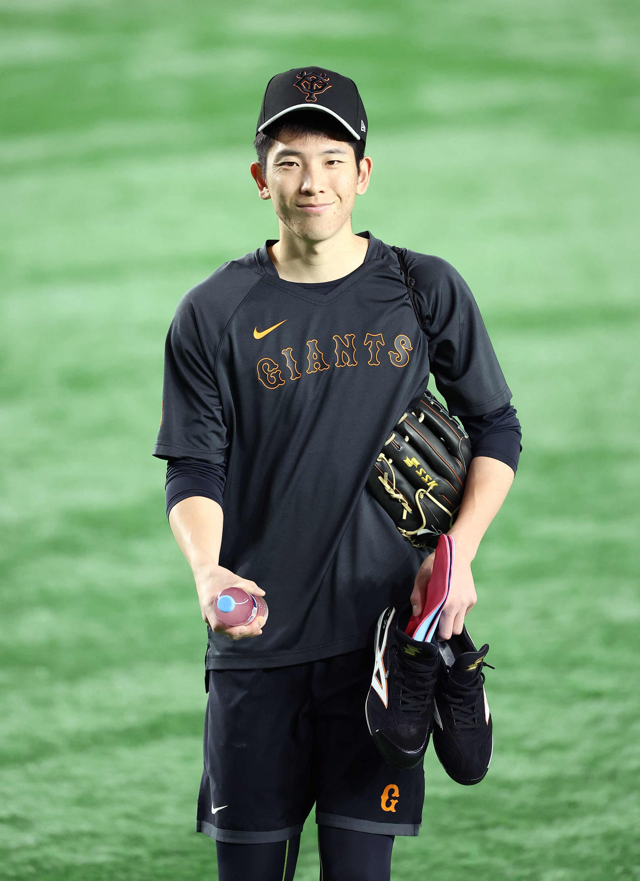 巨人対DeNA　試合前、練習に臨む巨人戸郷（撮影・河田真司）