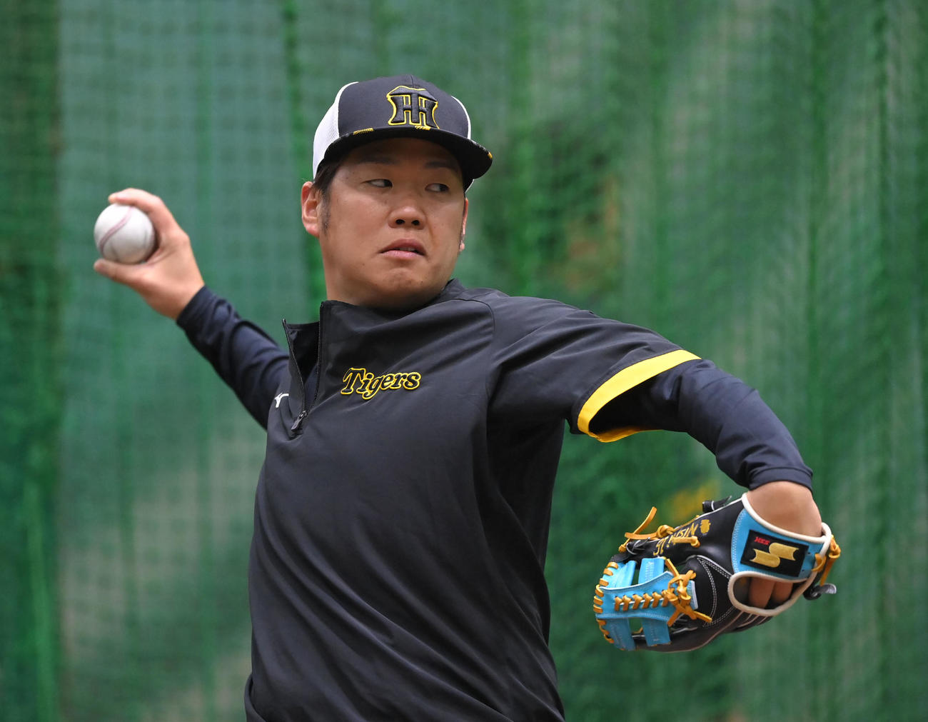 阪神対ヤクルト　キャッチボールをする阪神西勇（球団提供）