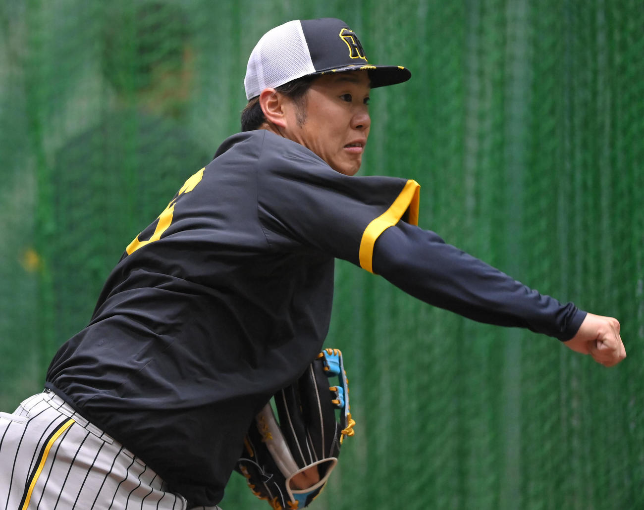 阪神対ヤクルト　キャッチボールをする阪神西勇（球団提供）