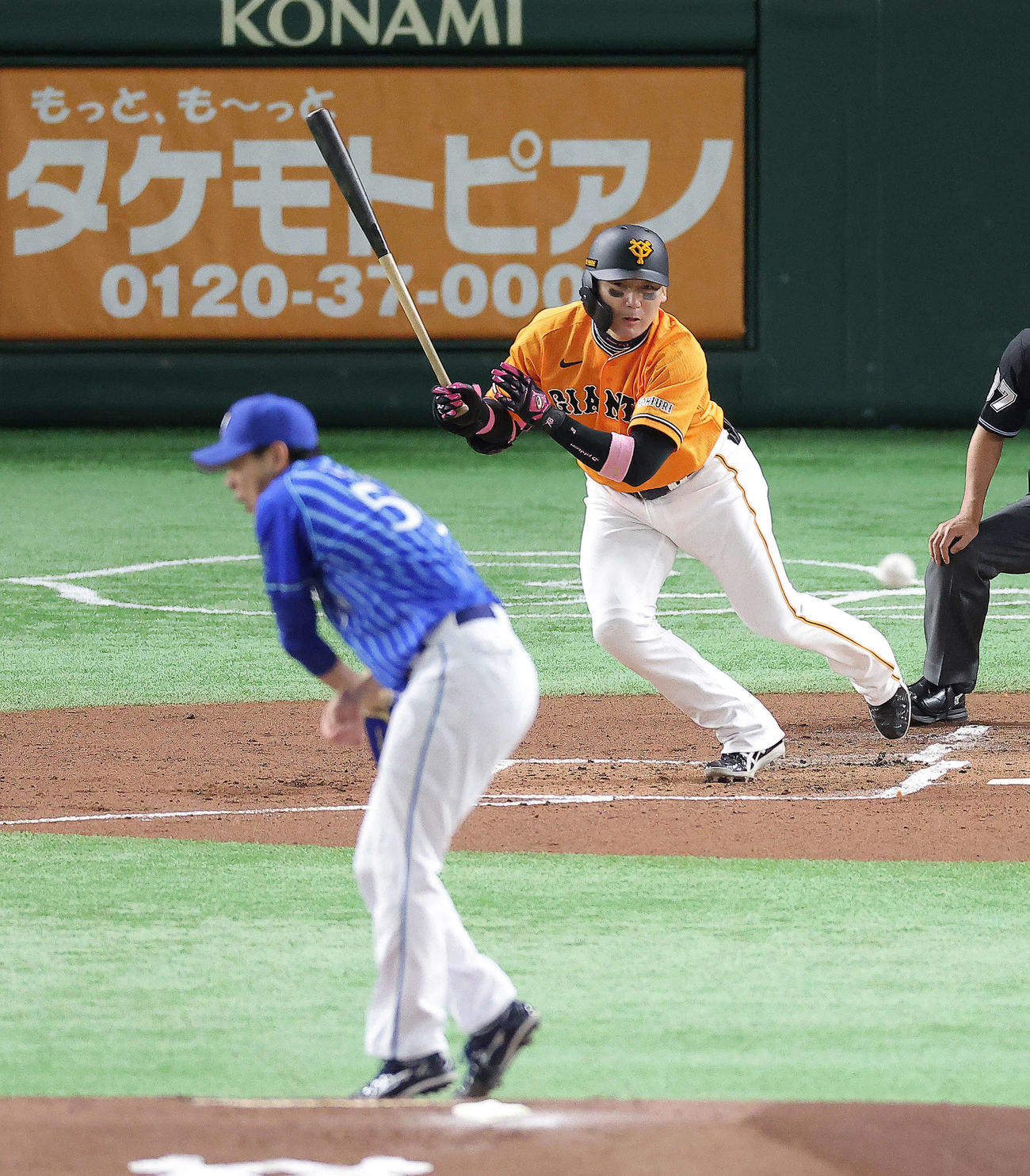 巨人対DeNA 1回裏巨人1死、丸の強襲を受ける平良（撮影・河田真司）