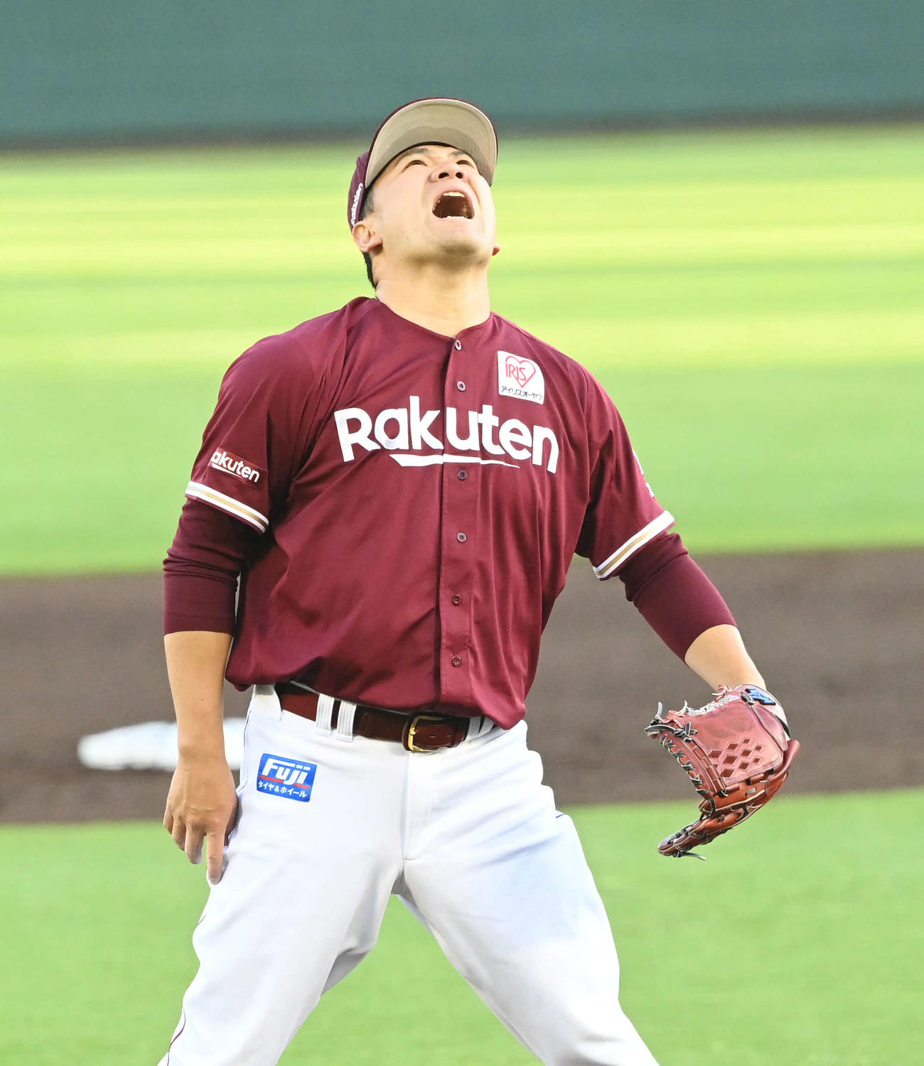 オリックス対楽天　1回裏オリックス2死、森に死球を与え口を大きく開ける田中将（撮影・和賀正仁）