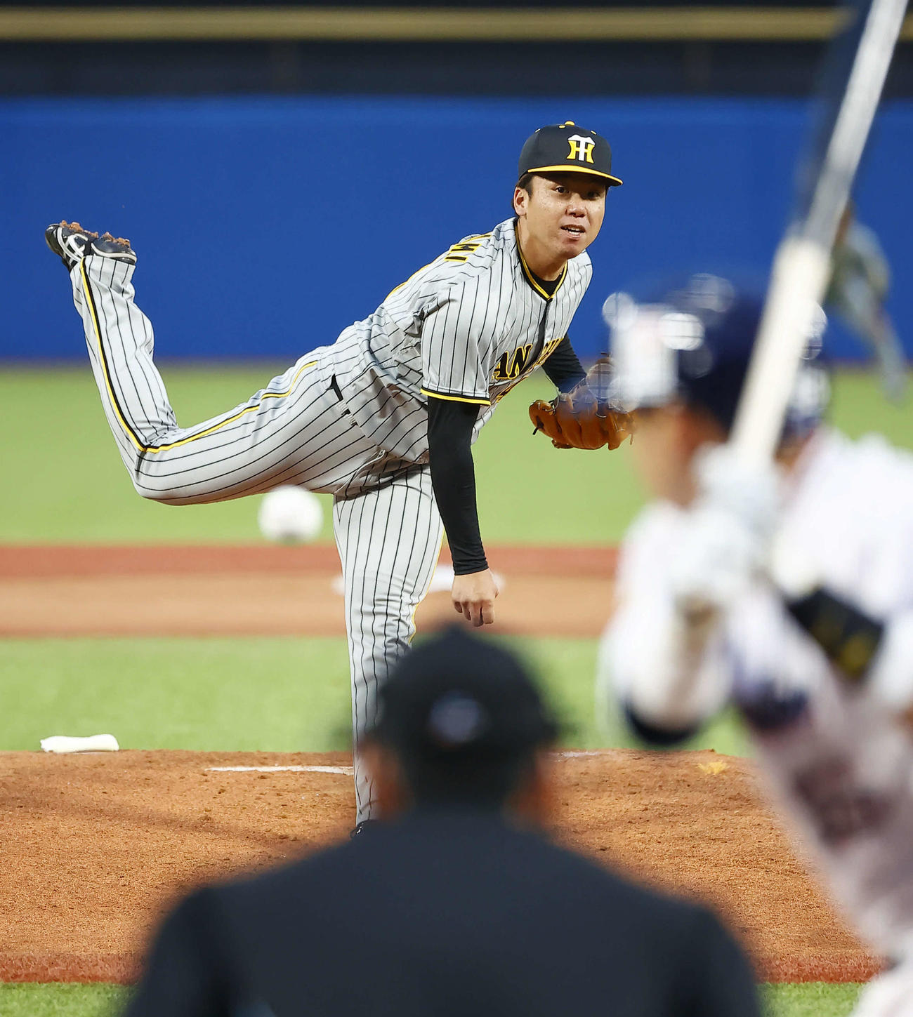 阪神対ヤクルト　1回裏ヤクルト2死、村上と対戦する阪神村上（撮影・藤尾明華）