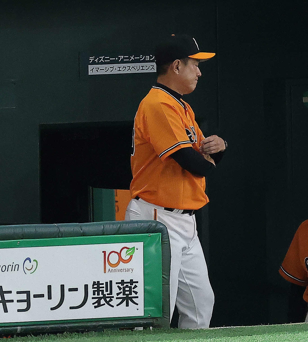 巨人対DeNA DeNAに敗れ、ベンチから引き揚げる原監督（撮影・河田真司）