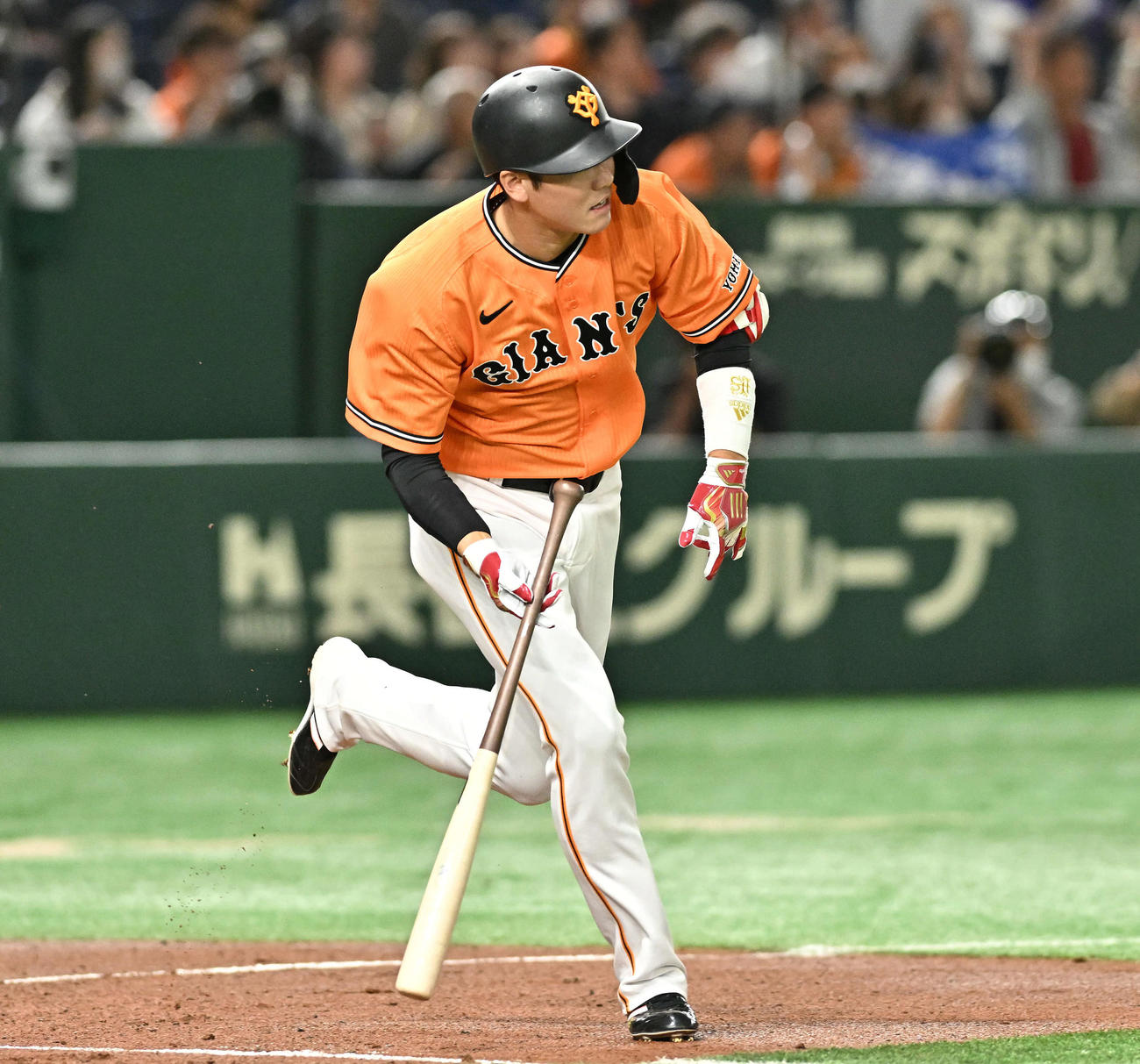 巨人対DeNA 1回裏巨人2死、坂本は中前打を放つ（撮影・滝沢徹郎）