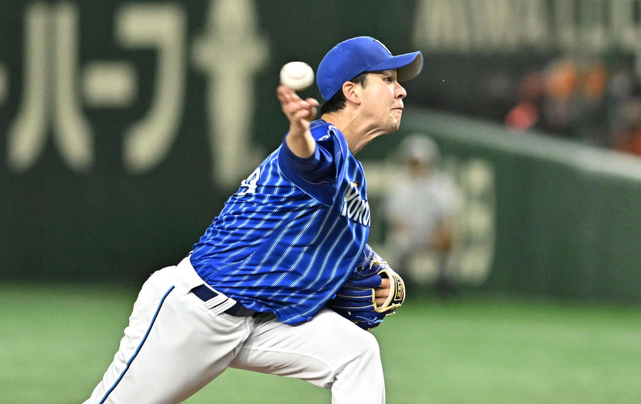 巨人対DeNA 7回裏、力投するDeNA先発の平良（撮影・滝沢徹郎）