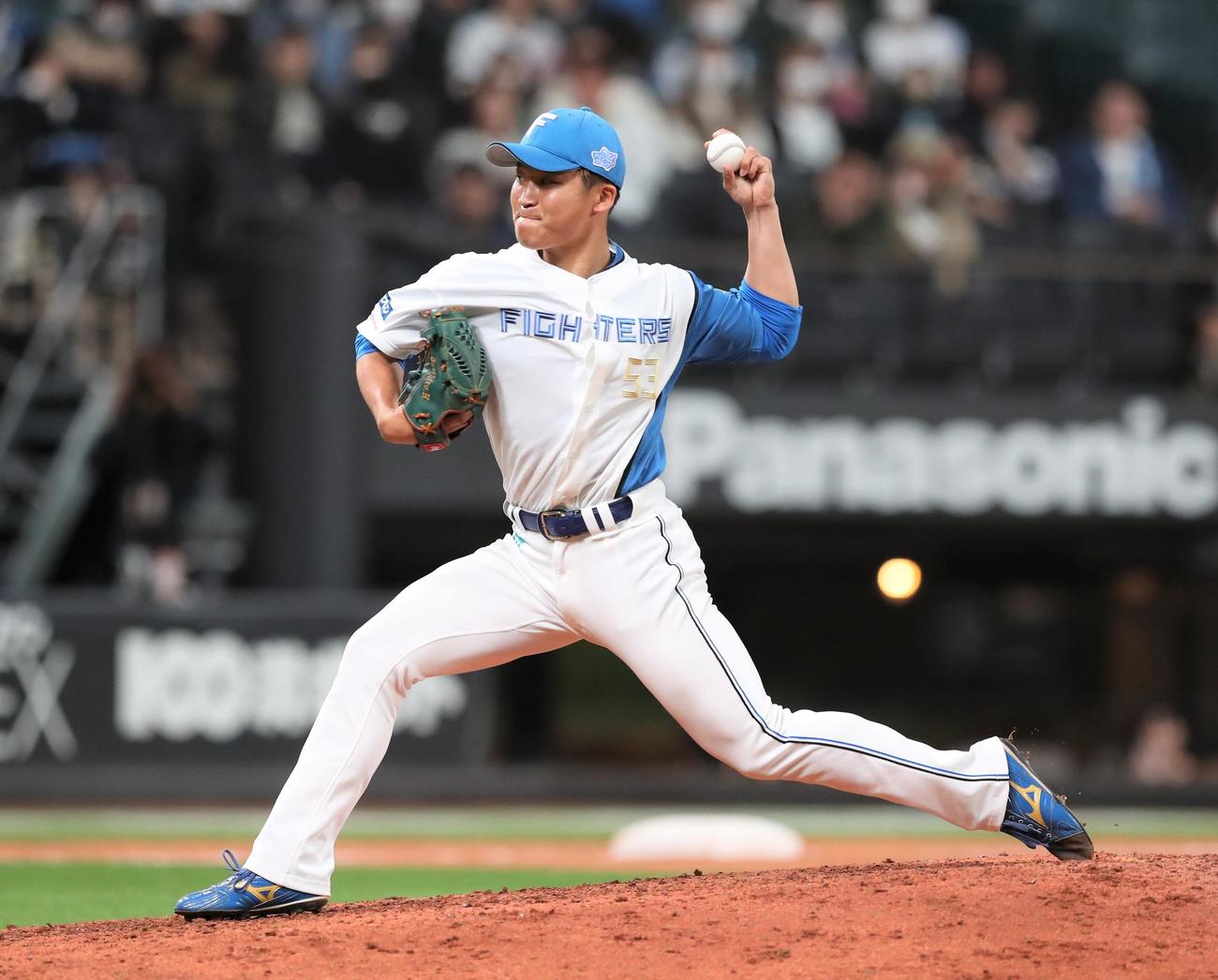 日本ハム対ソフトバンク　9回に登板の長谷川（撮影・黒川智章）