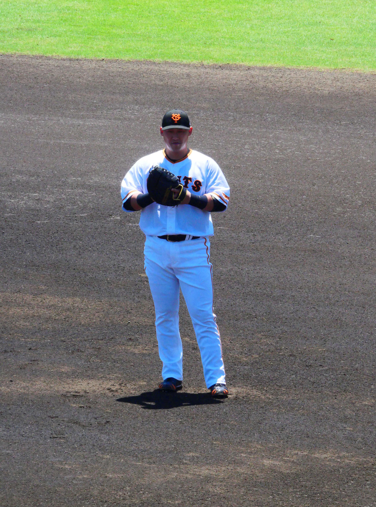 独立リーグ交流戦巨人対BC埼玉　一塁守備につく巨人中田翔（撮影・上田悠太）