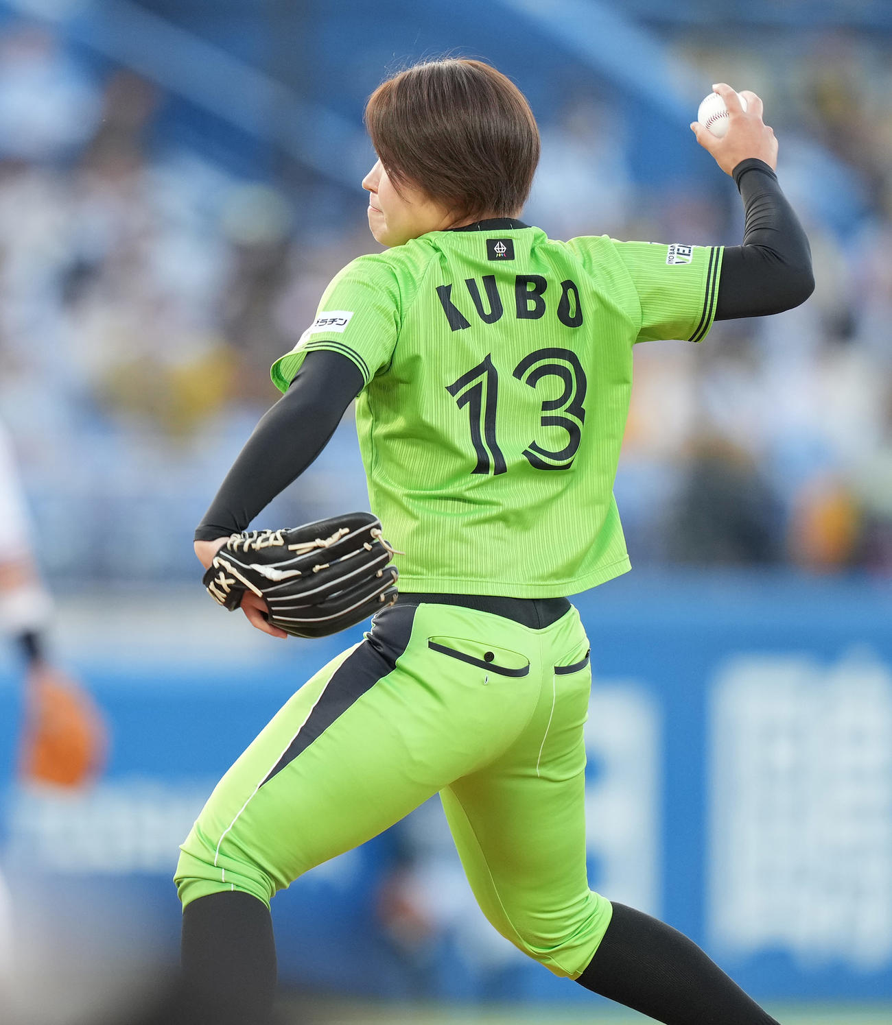 ヤクルト対阪神　始球式を行う久保和咲（撮影・鈴木みどり）