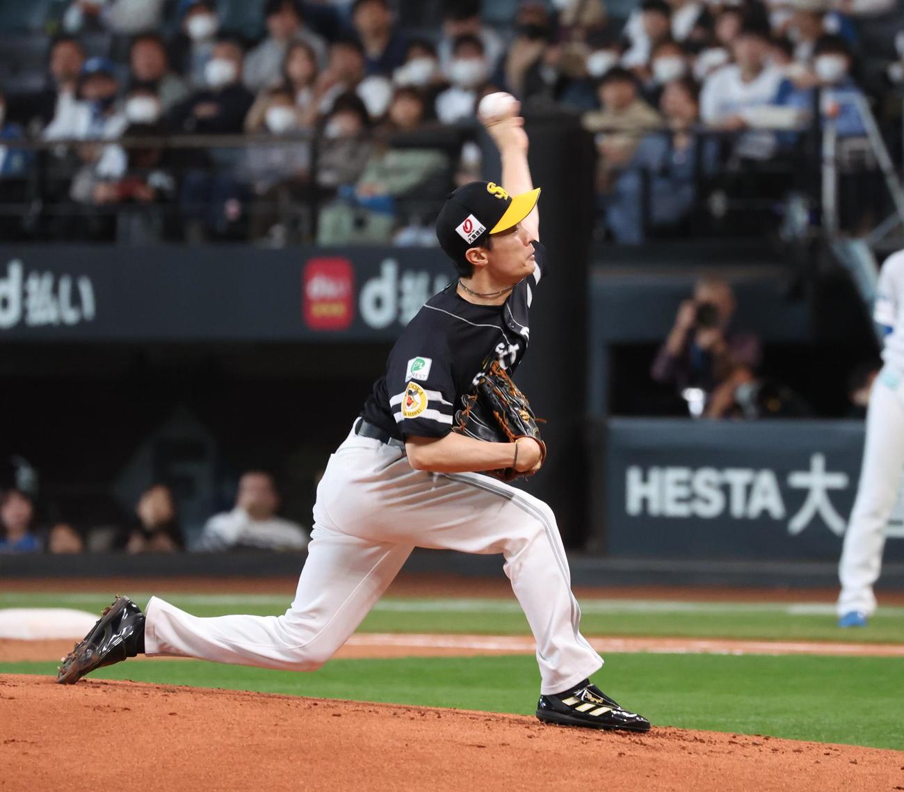 日本ハム対ソフトバンク　ソフトバンク先発の和田（撮影・黒川智章）