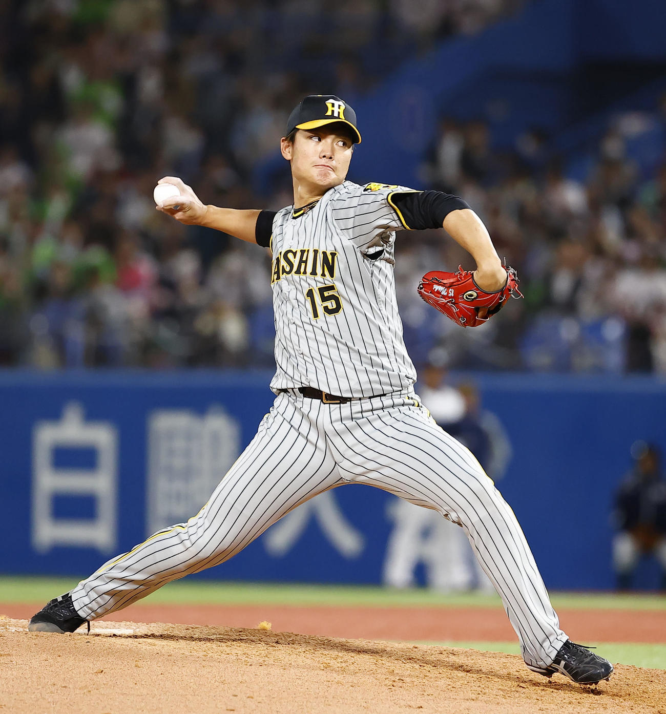 阪神対ヤクルト　7回2番手で登板した阪神西純矢（撮影・藤尾明華）