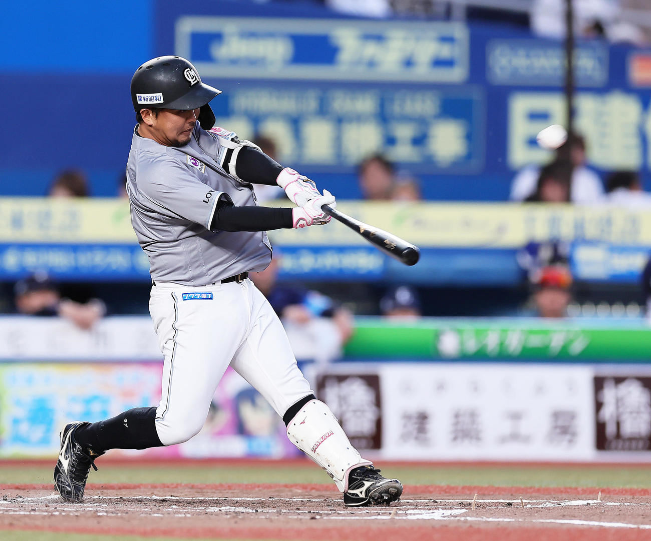 ロッテ対西武　2回裏ロッテ1死、田村は左越え本塁打を放つ（撮影・足立雅史）