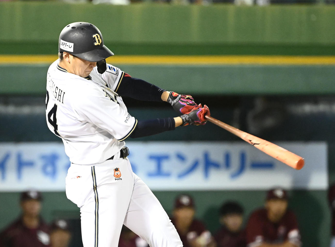 オリックス対楽天　9回裏オリックス1死一塁、左越えに逆転サヨナラ2点本塁打を放つ紅林（撮影・和賀正仁）