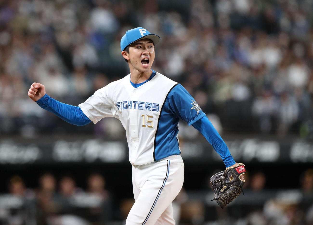 日本ハム対ソフトバンク　5回表表ソフトバンク2死三塁、周東を二ゴロにとり叫ぶ上沢（撮影・黒川智章）